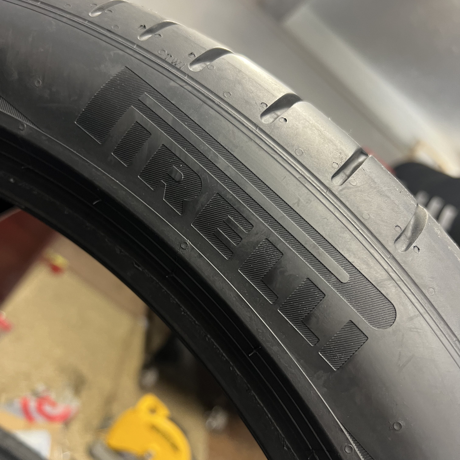 HIGH TREAD TIRE 1 Pirelli P Zero PZ4 RunFlat 315/35R21 315/35/21 111y