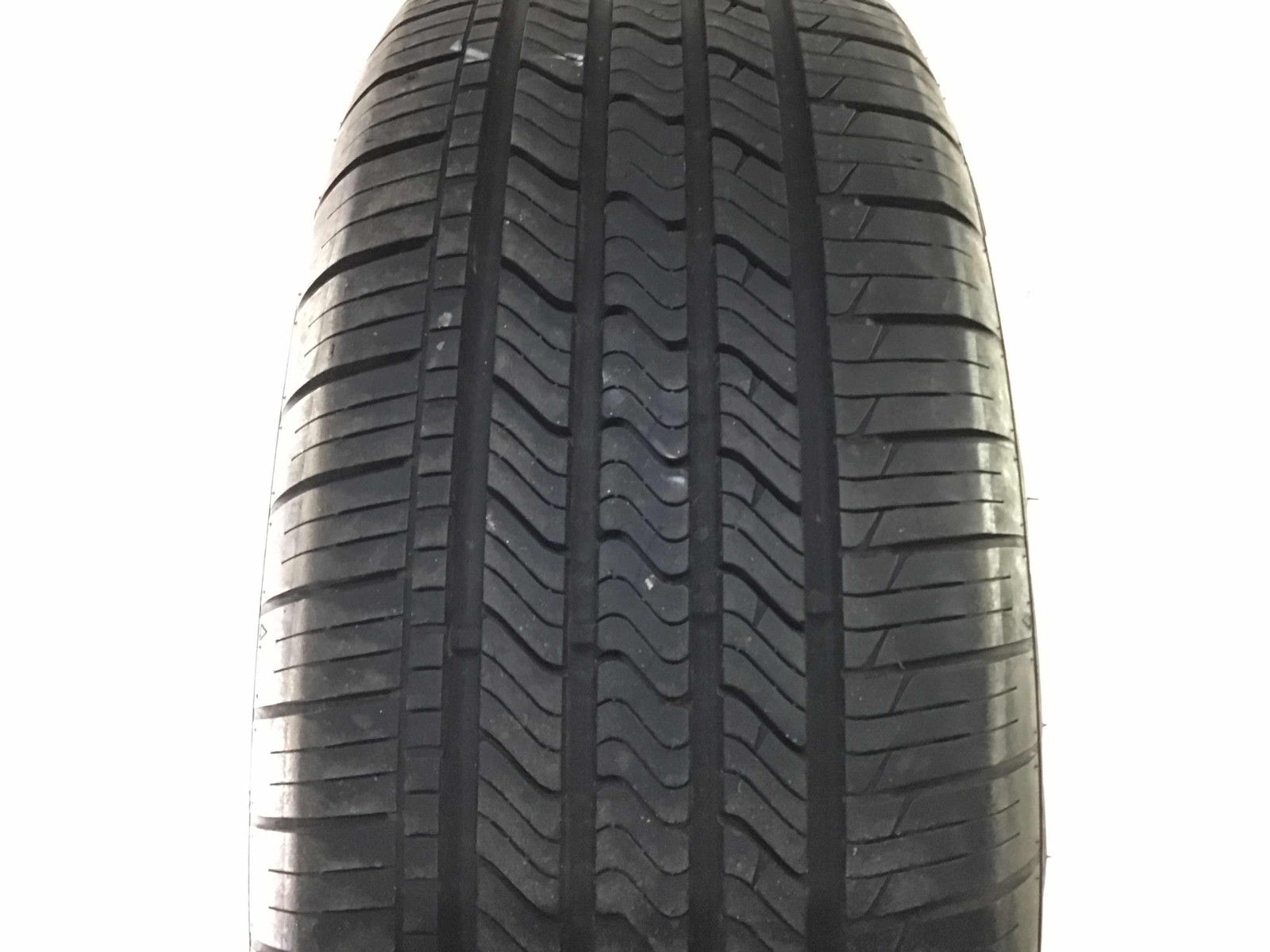 P235/60R18 GT Radial MaxTour LX 103 V Used 8/32nds