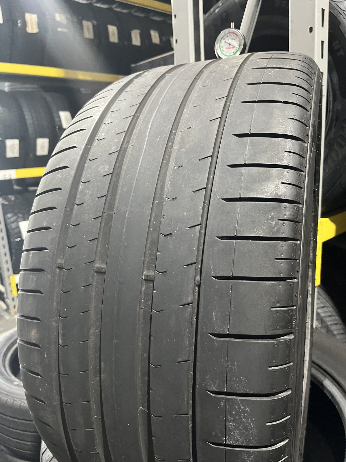 1 Tire Pirelli P Zero PZ4 MO-S PNCS 325/35R23 111Y DOT.1524 4.5/32 NO Patch