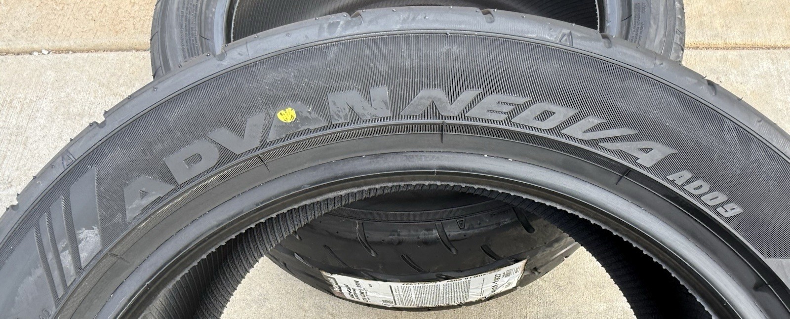 Set of TWO BRAND NEW 255/40R18 99W Yokohama ADVAN NEOVA AD09 Tires 2554018