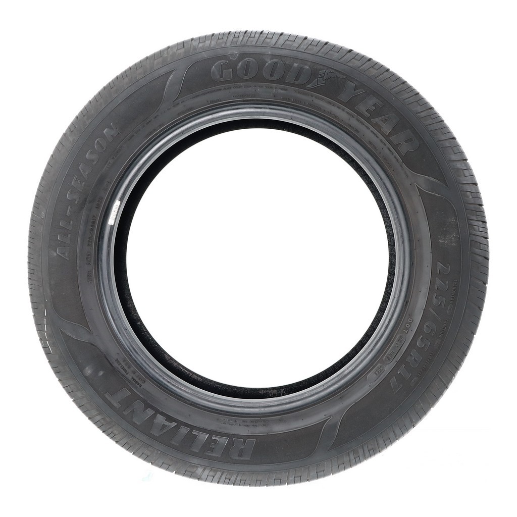 Set of (4) Used 225/65R17 Goodyear Reliant All-season 102H – 7-8.5/32 (16922)