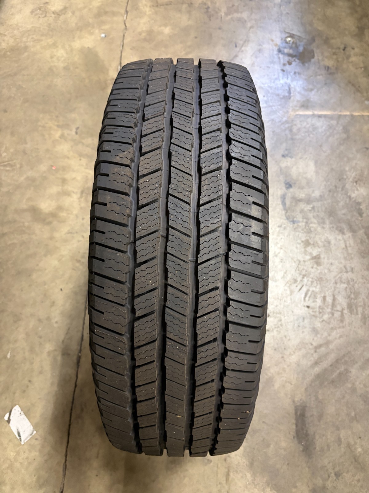 1 Tire Michelin Defender LTX M/S2 LT285/70R17 126/123 S All Season