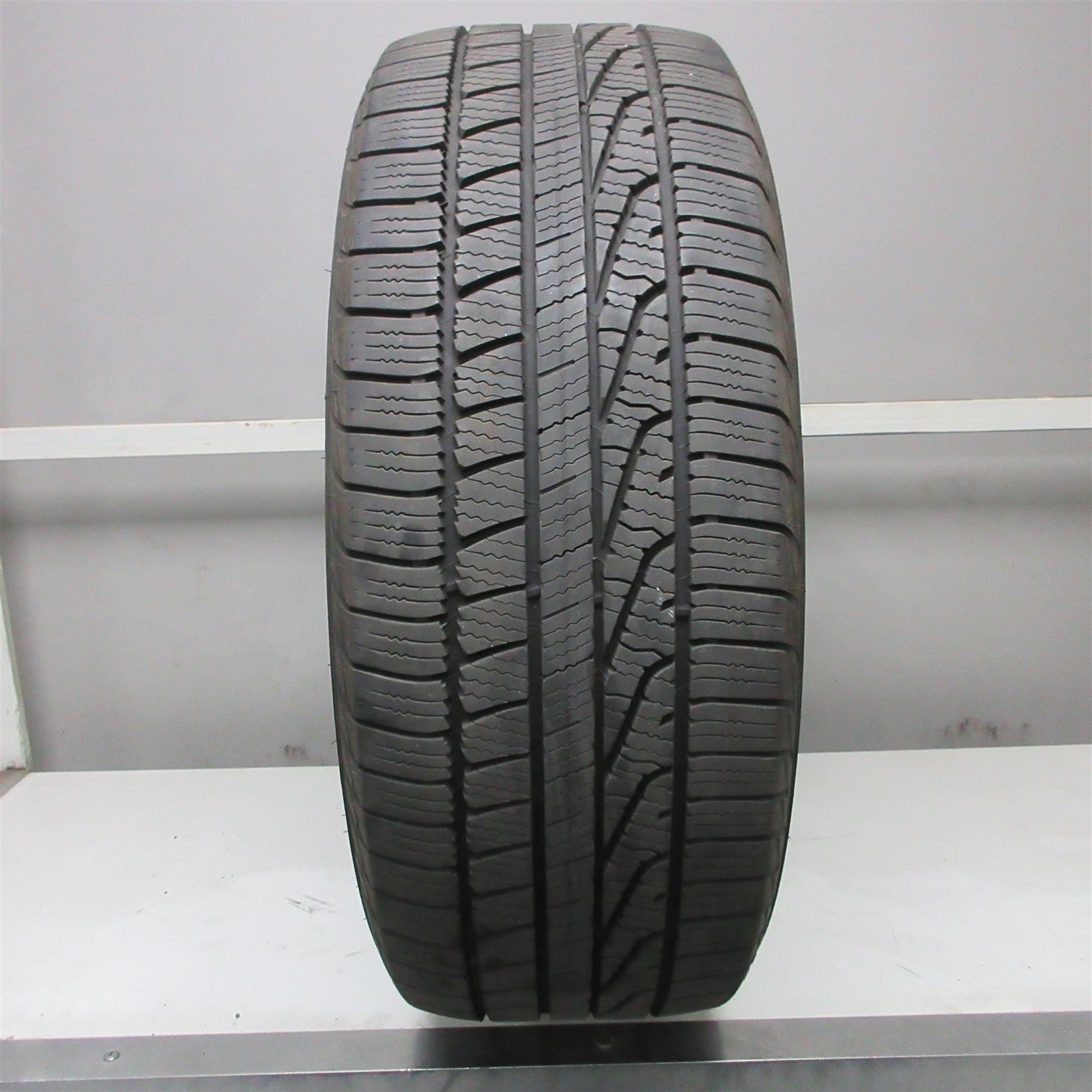 255/55R20 Goodyear Assurance WeatherReady 110H Used Tire (8/32nd) (QTY 1)