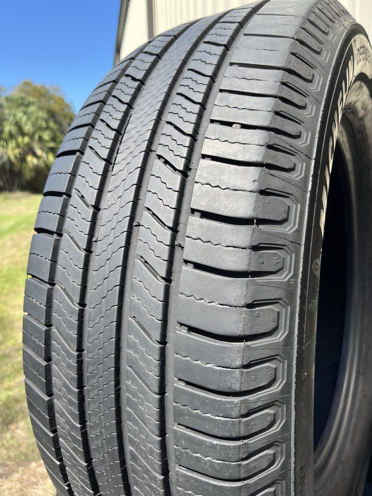1 Tire Michelin Defender 2 255/65R18 111H DOT.2724 8.25/32 NO Patch