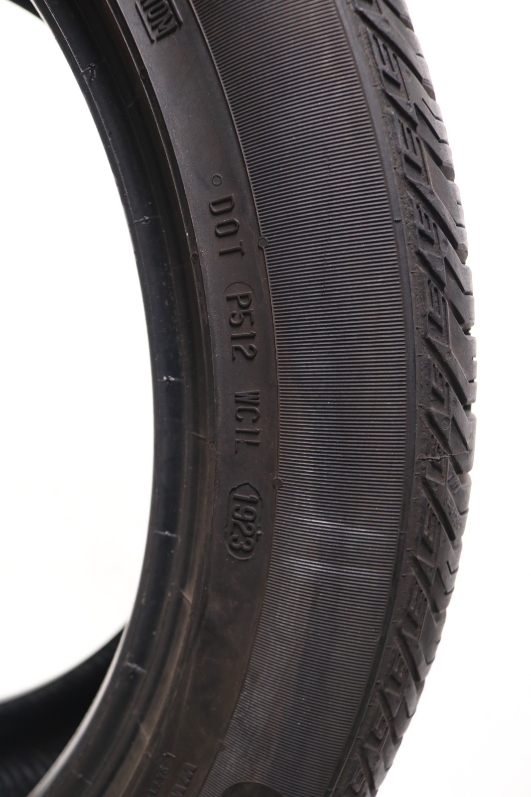 Set of 4 Used 255/45R20 Continental CrossContact LX Sport AO – 101H – 8.5-9.5/32