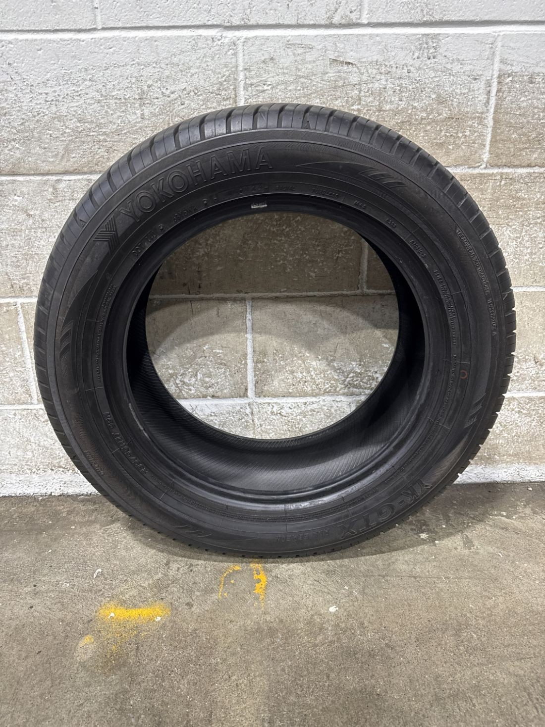 1x P235/55R17 Yokohama YK-GTX ALL SEASON 9/32 99 H Used Tire 2355517