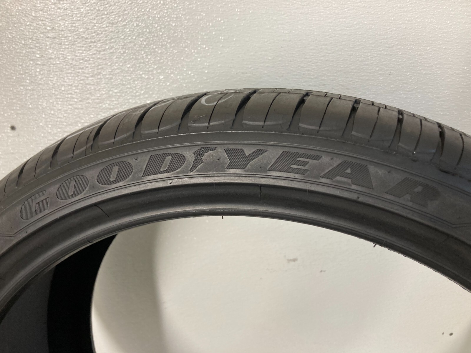 1 Tire 265 35 21 Goodyear Eagle Sport A/S Tesla (7.0-7.8/32 Tread) 101V