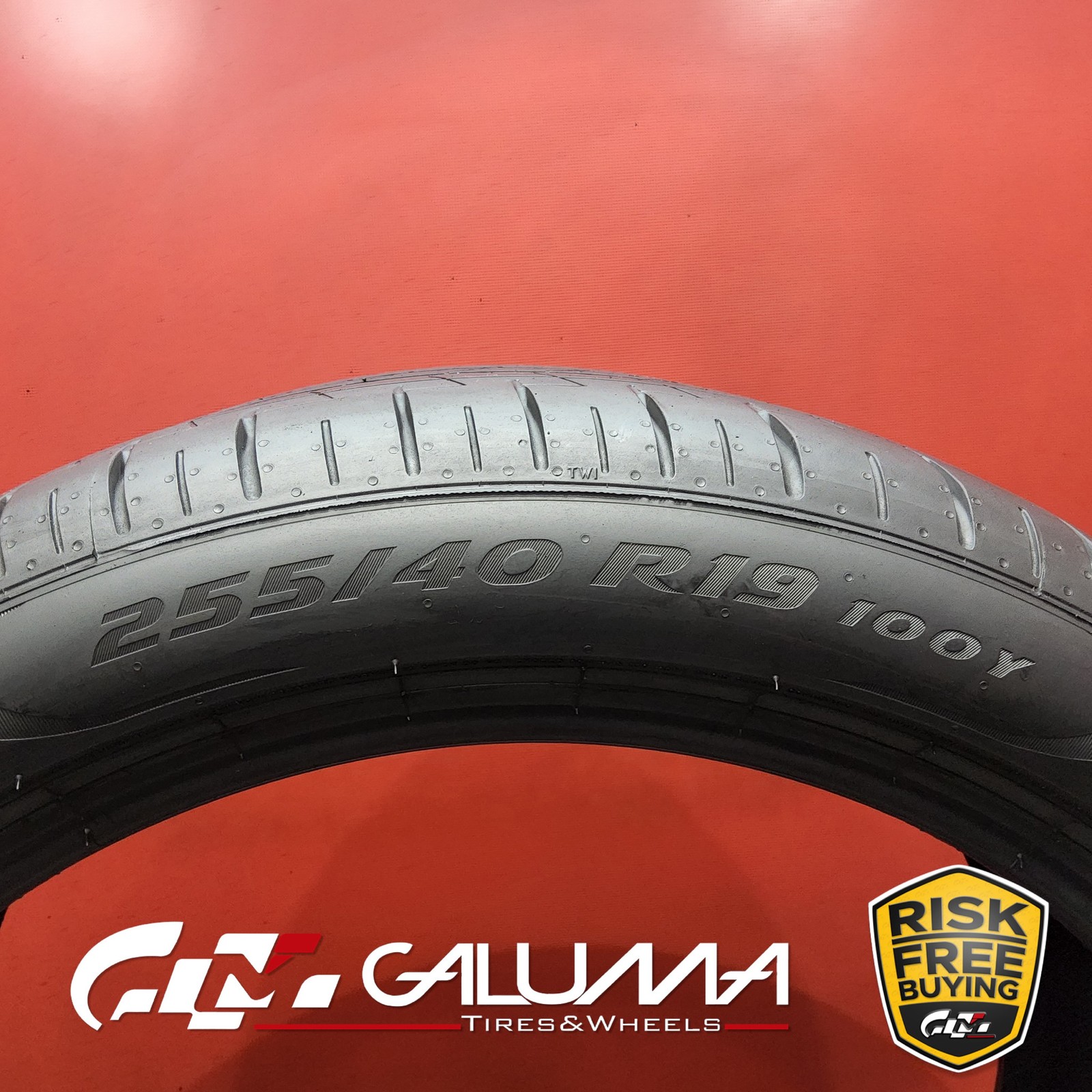 1 (One) Tire Pirelli P Zero PZ4 Run Flat ★ XL 255/40R19 255/40/19 2554019 #90779