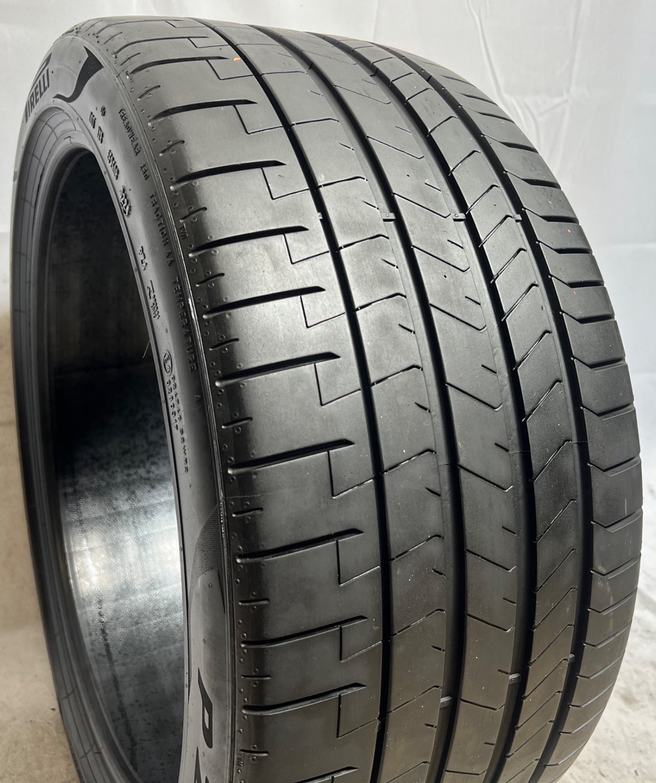 1 – TAKEOFF 285/35ZR20 XL (104Y) Pirelli P Zero PZ4 (F03) Ferrari OEM – 6071