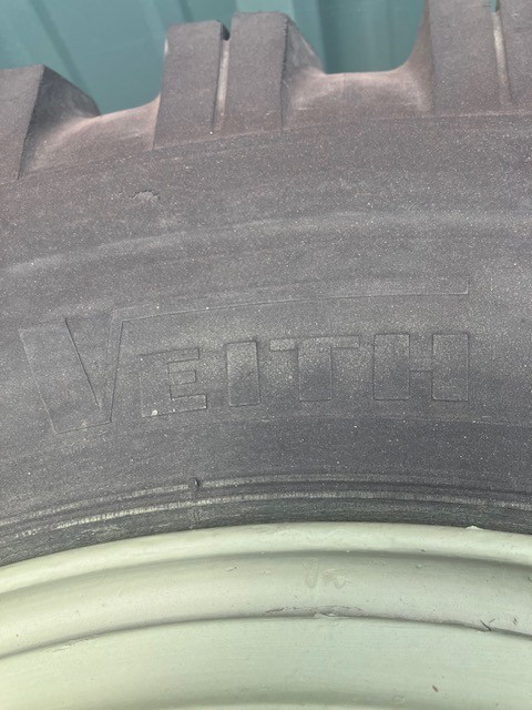 9.00×20 Snow Type Design Tube Truck Tires