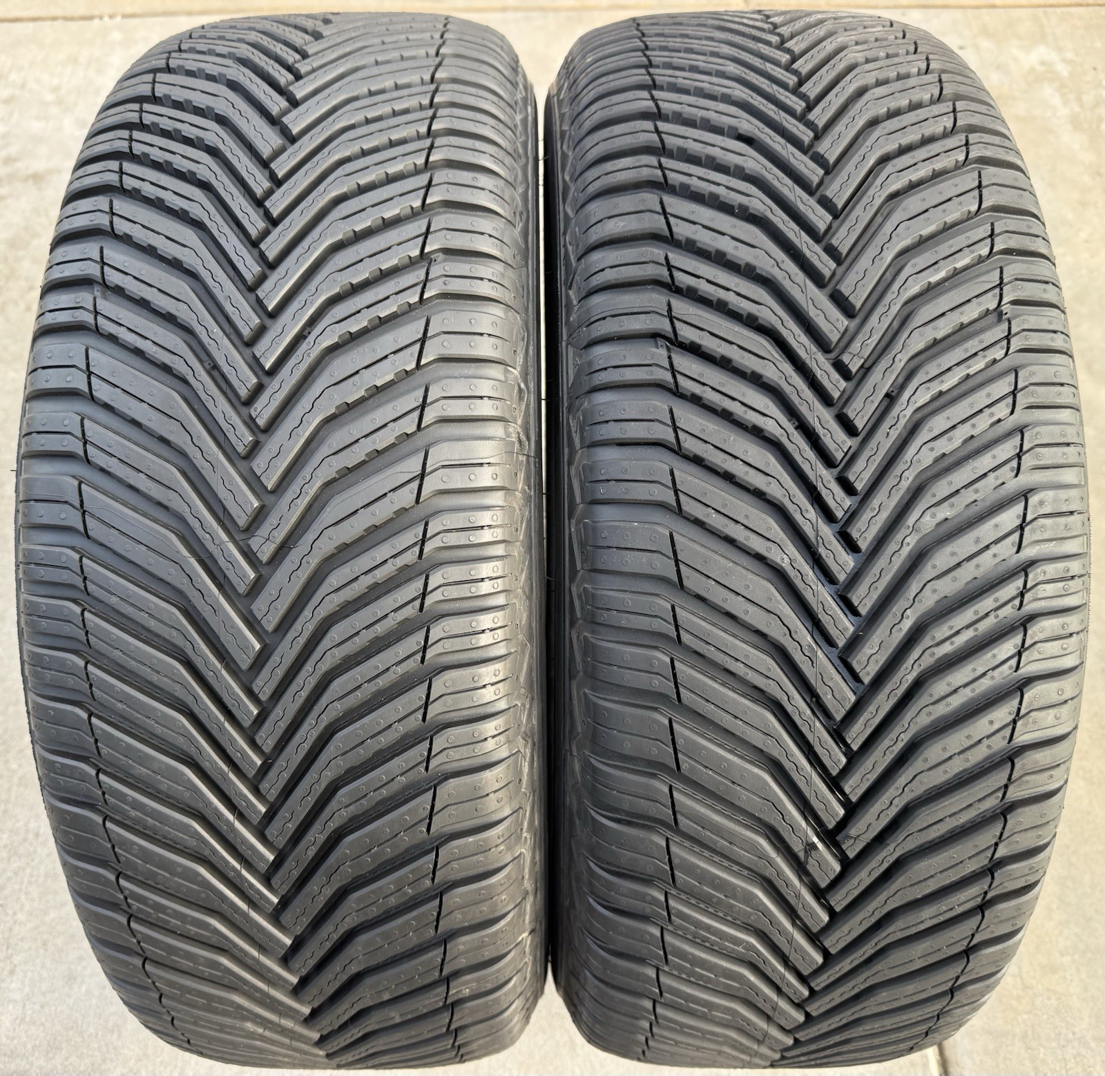 Set of FOUR BRAND NEW 235/50R19 103V Michelin CrossClimate 2 Tires 2355019
