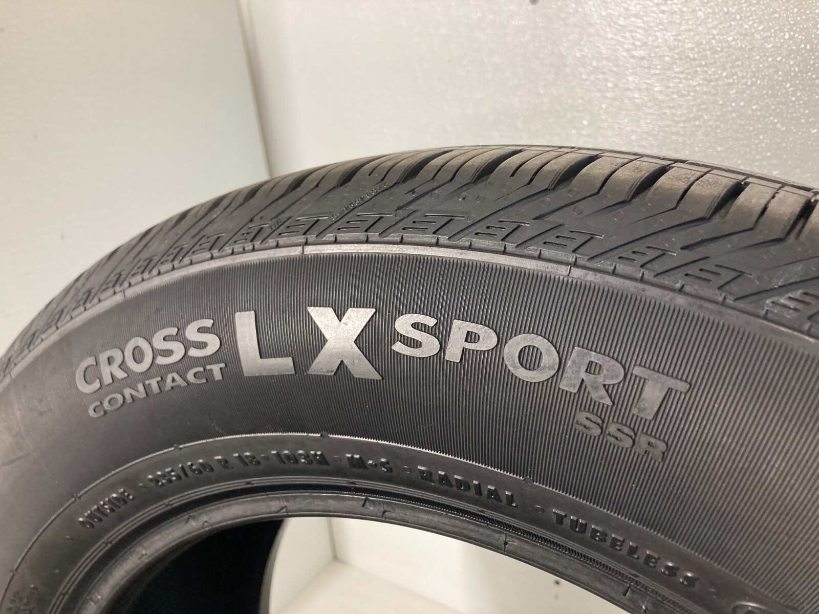 1 Tire 235 60 18 Continental CrossContact LX RFT (7.00-8.00/32=77-88% Tread)