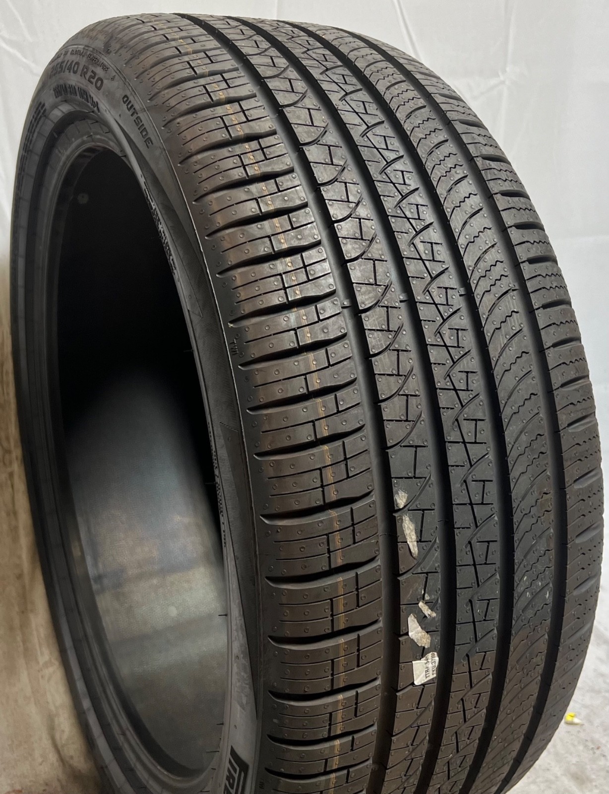 1 – NEW 255/40R20 XL (101H) M+S Pirelli Scorpion Zero All Season – 7137