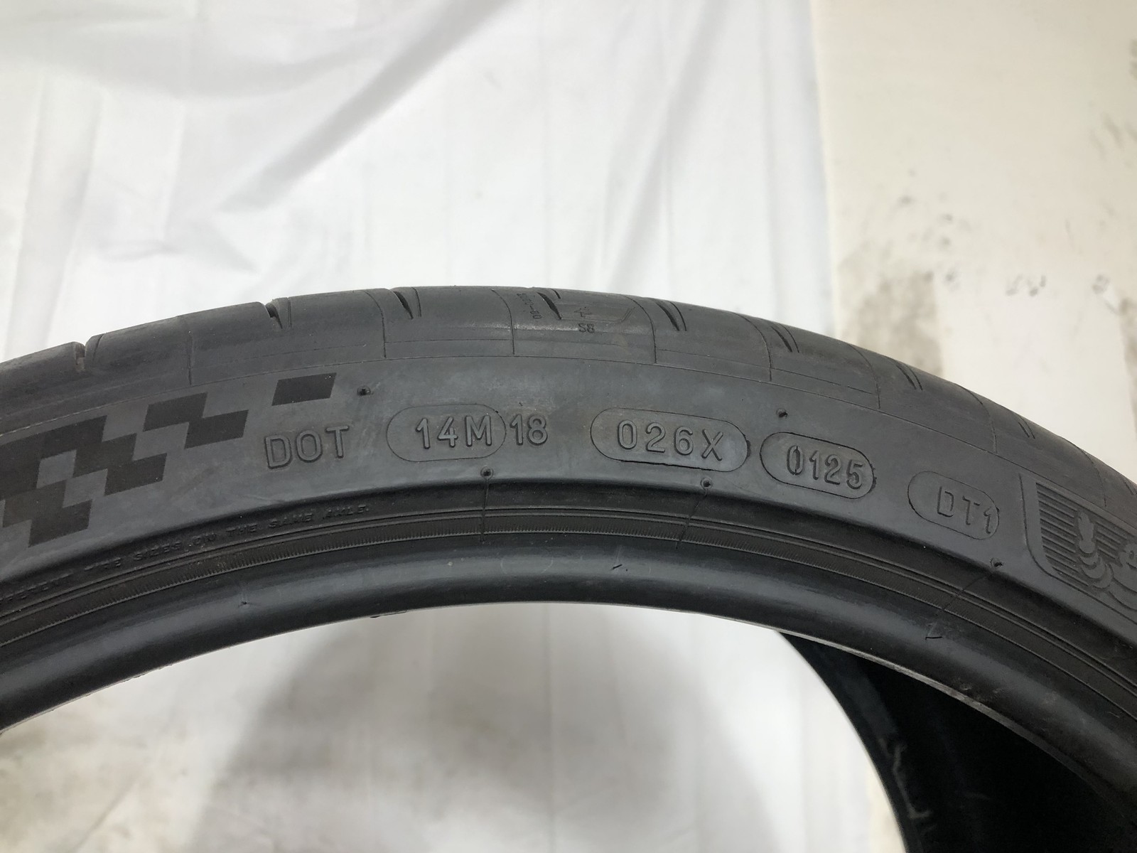 [2] Michelin Pilot Sport 4S P265/30ZR19 265 30 19 Tire 8.75/32