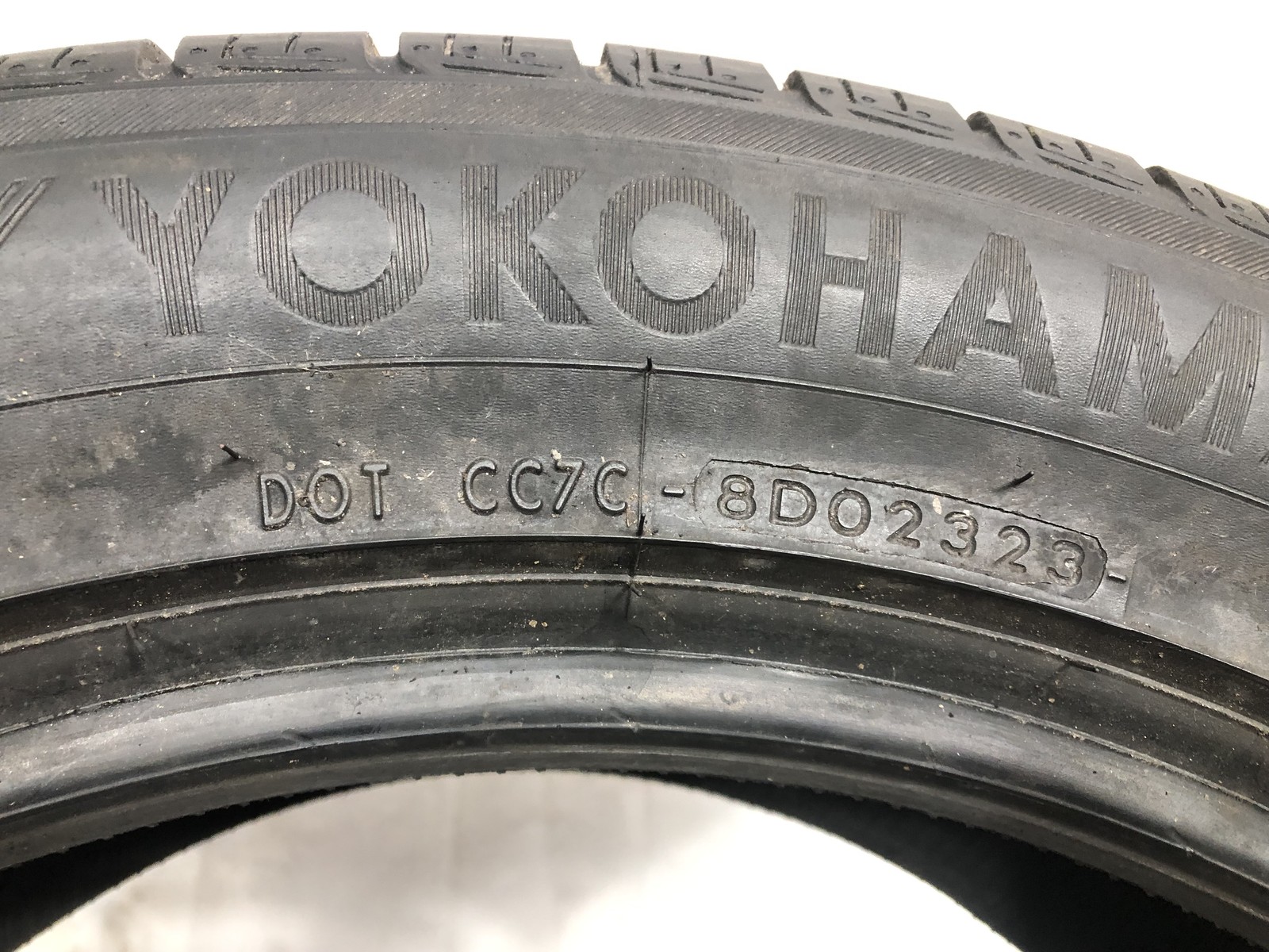 [1] Yokohama Avid Ascend LX P235/55R18 235 55 18 Tire 9.0/32