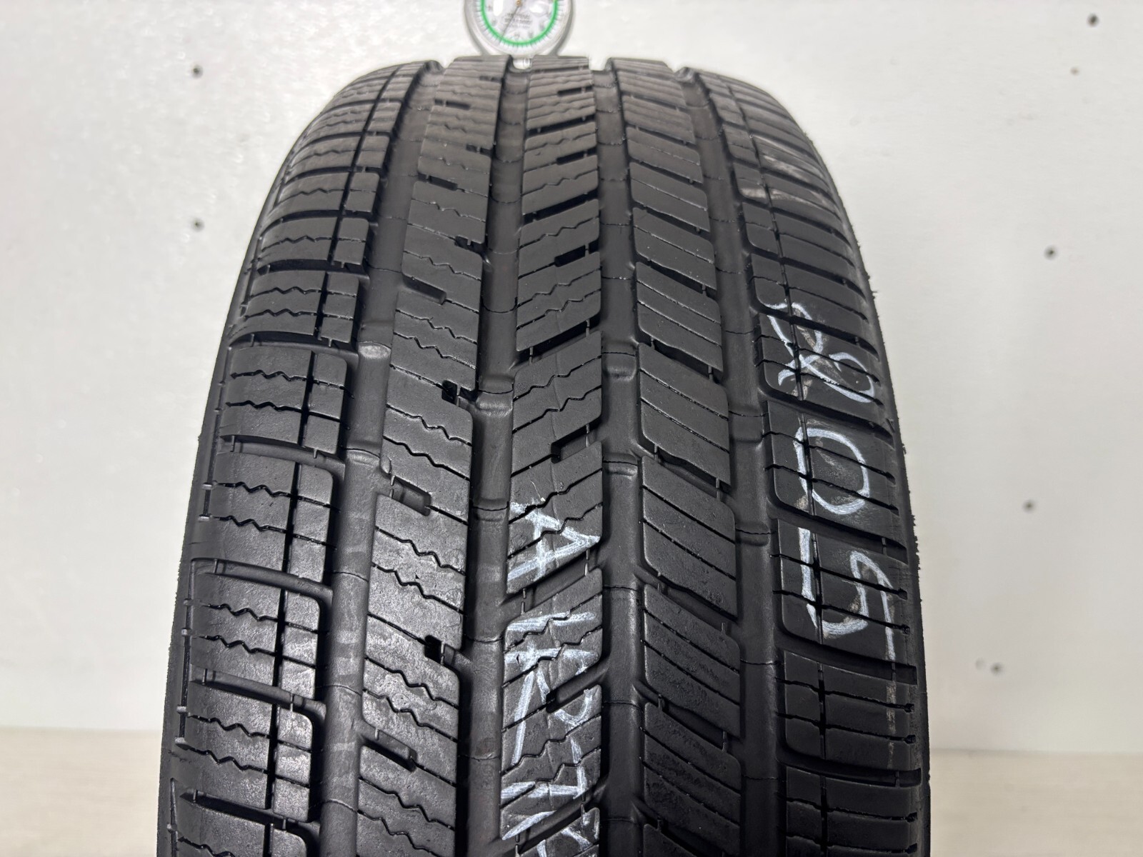 1 Tire 205 45 17 Bridgestone DriveGuard Plus Run Flat 7.00-8.00/32=77-88% Tread