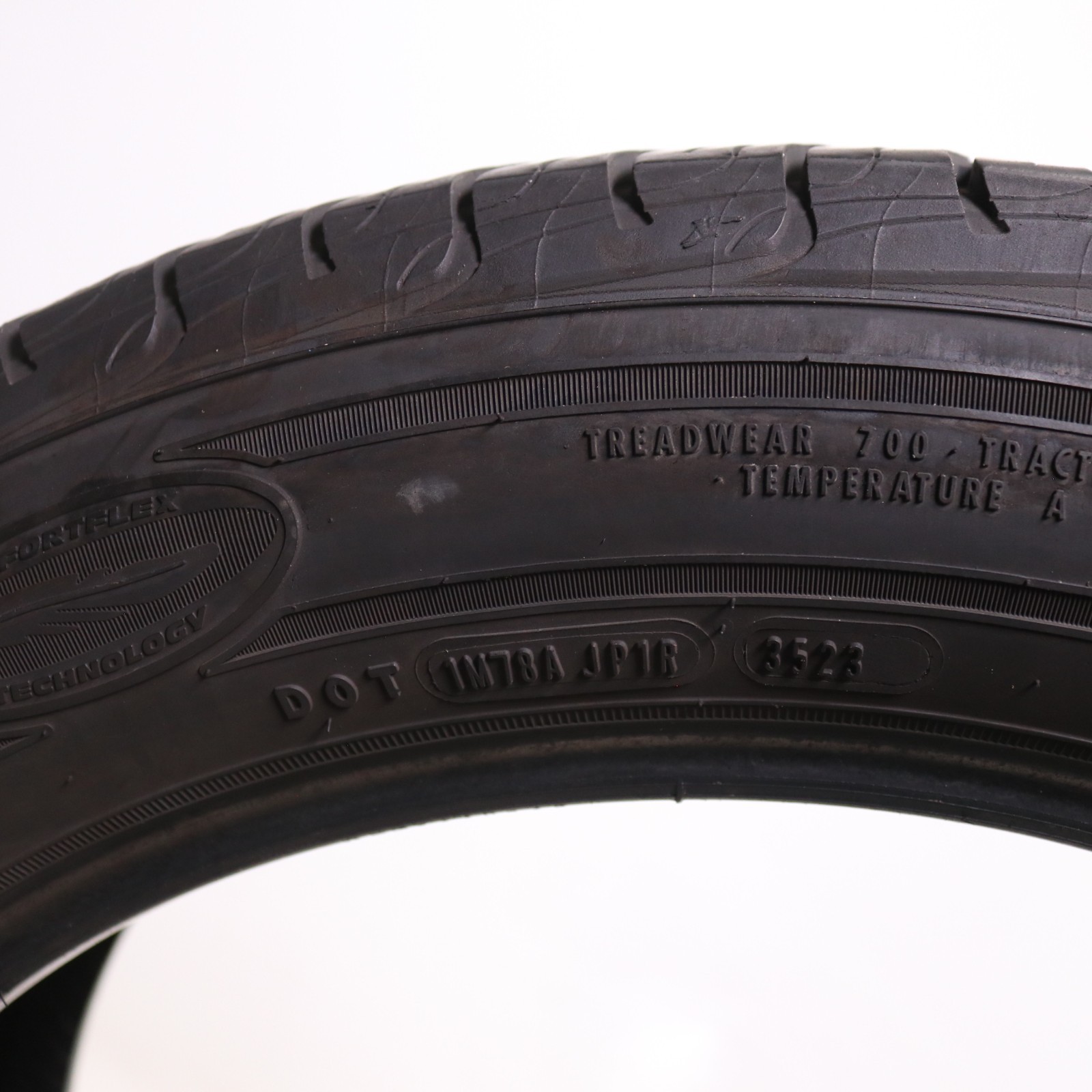 Set of 4 Used 235/55R20 Goodyear Assurance ComfortDrive – 102V – 9-10/32