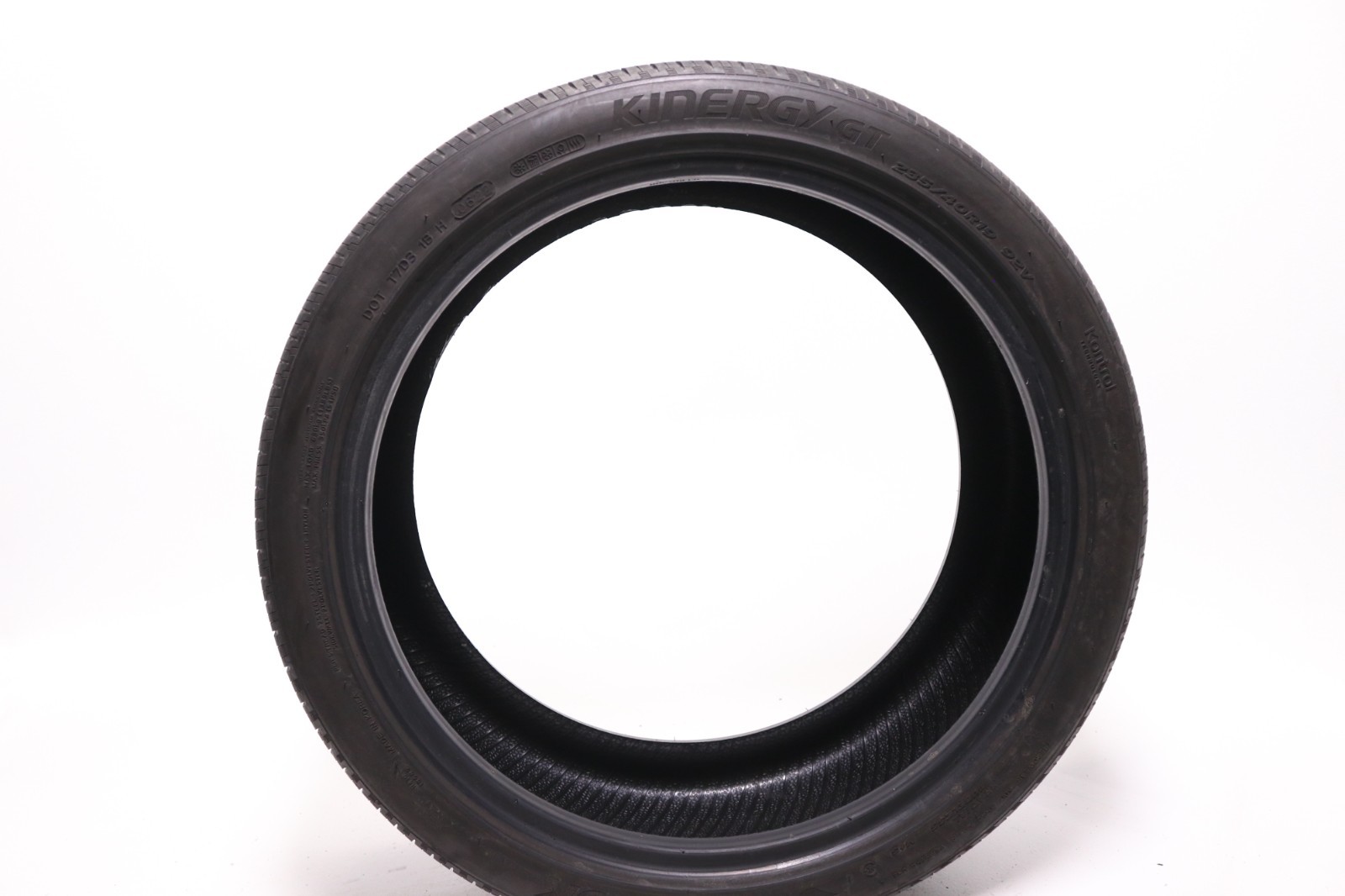 Used 235/40R19 Hankook Kinergy GT 92V 4.5/32 No Repairs
