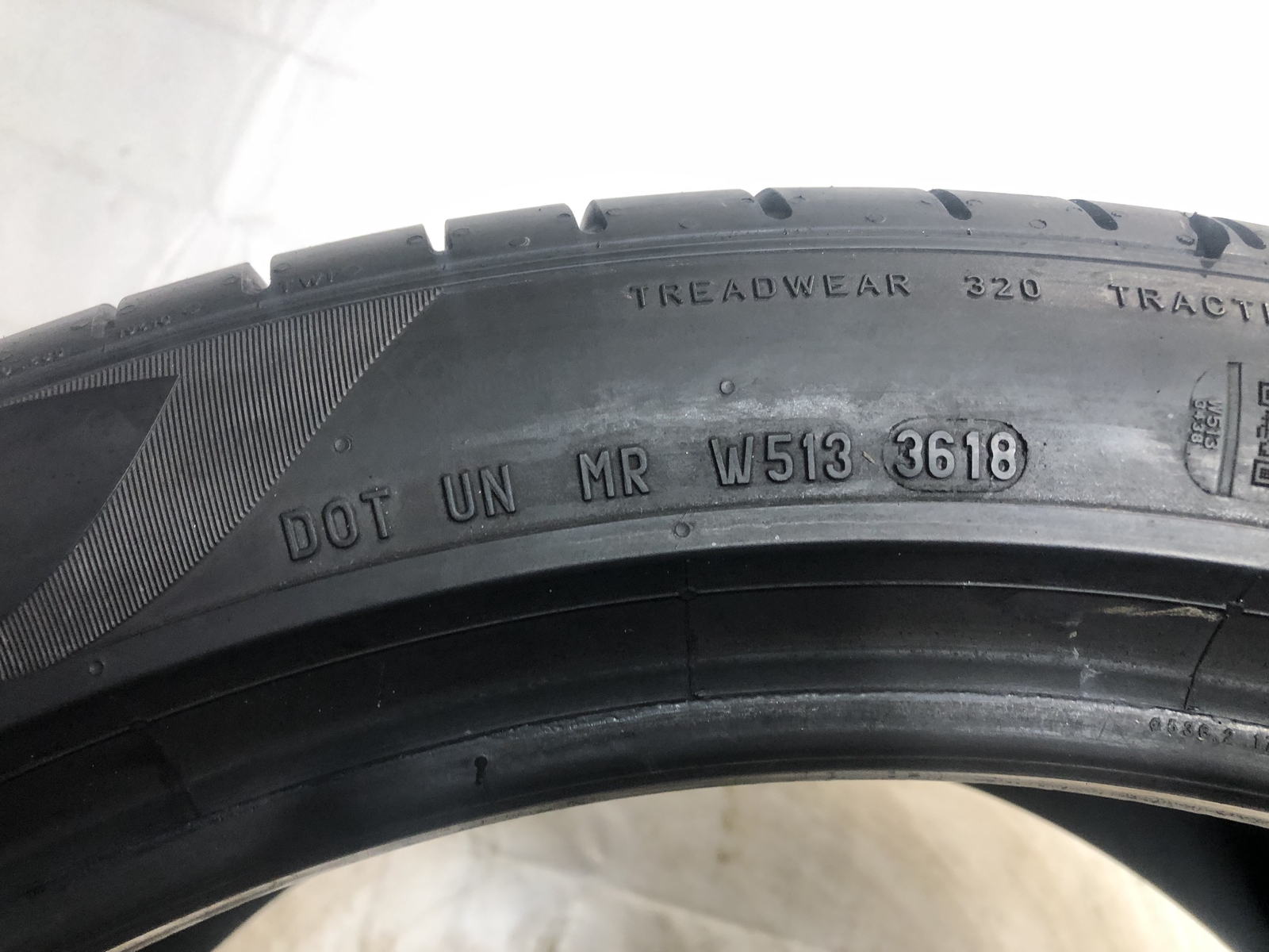 [1] PIrelli P Zero PZ4 Run Flat P315/35R21 315 35 21 Tire 7.75/32