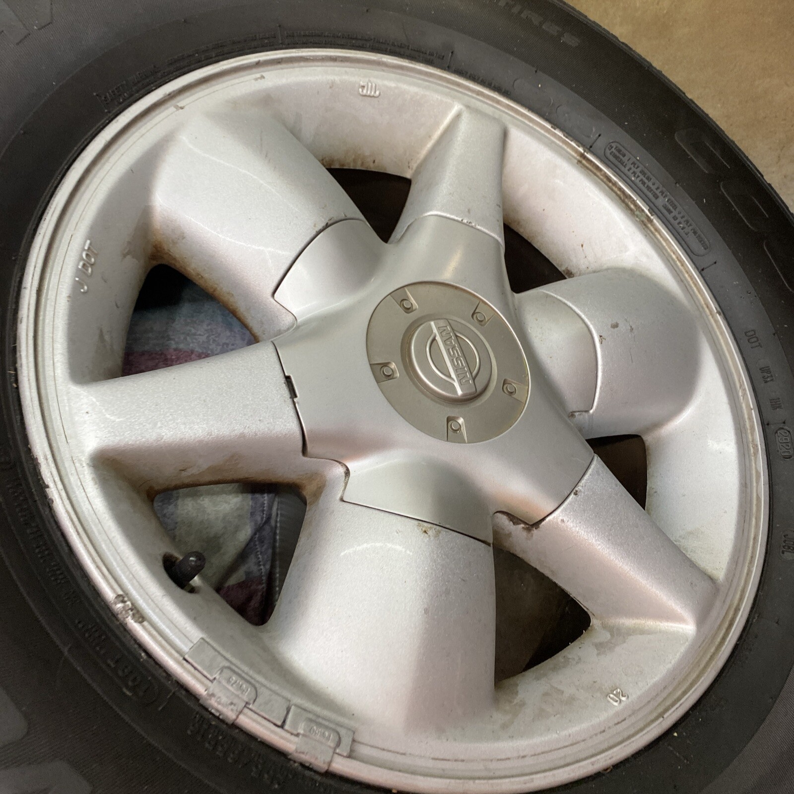 Used 255/65R16 Cooper Adventurer H/T 2000 Nissan Pathfinder Rim spare tire