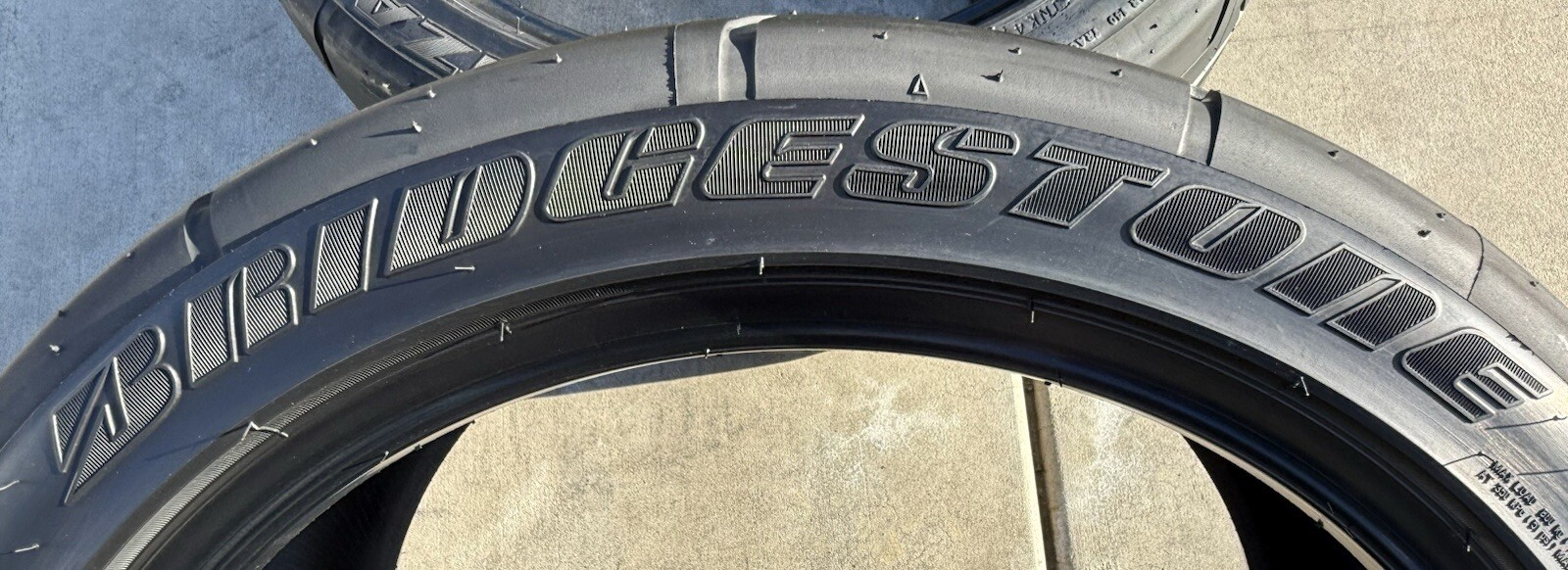 ONE BRAND NEW 285/35ZR20 (100Y) Bridgestone RE070R RFT Nissan GTR Run Flat Tire