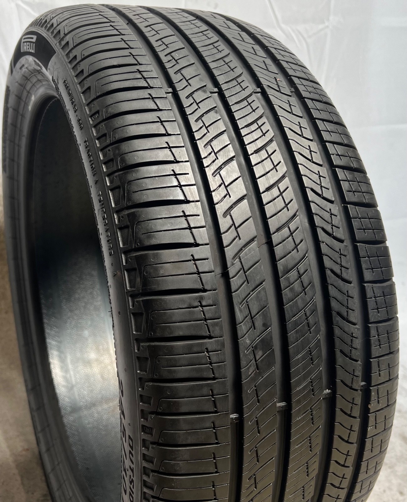 1 – TAKEOFF 245/40R19 XL (98H) P Zero MS Run Flat (RE0) Audi OEM – 7170