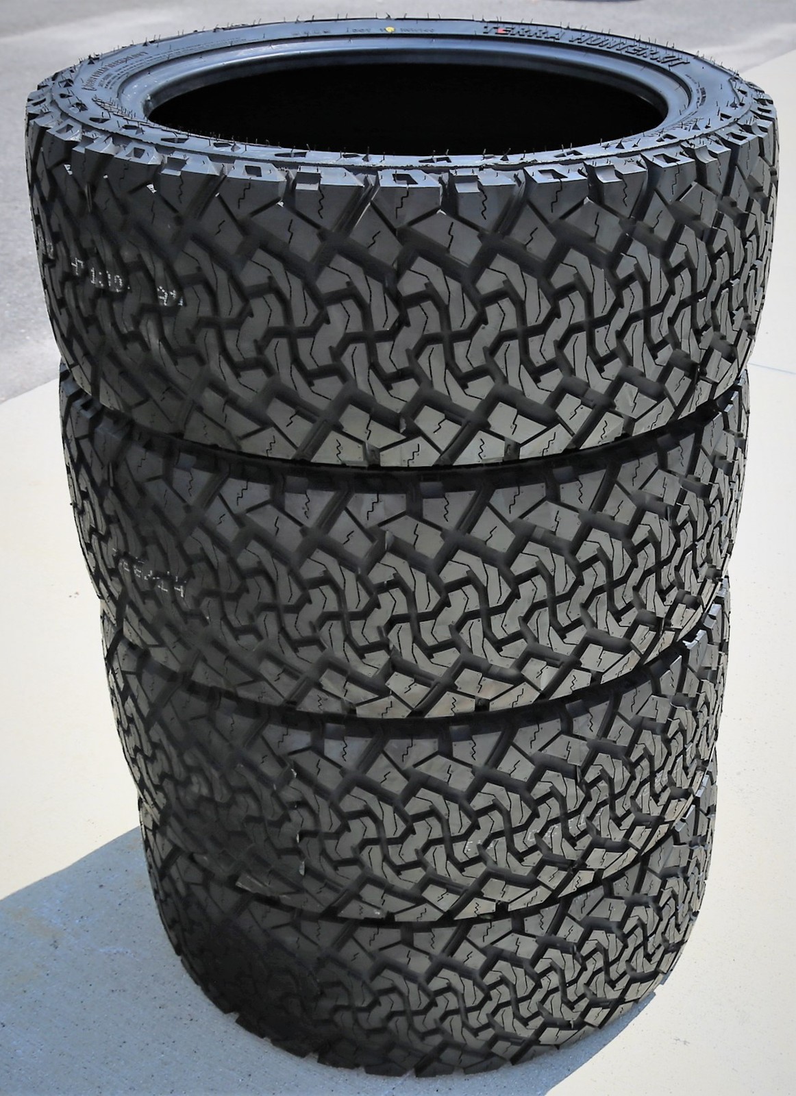 Tire Venom Power Terra Hunter X/T 305/30R26 109V XL XT Extreme Terrain