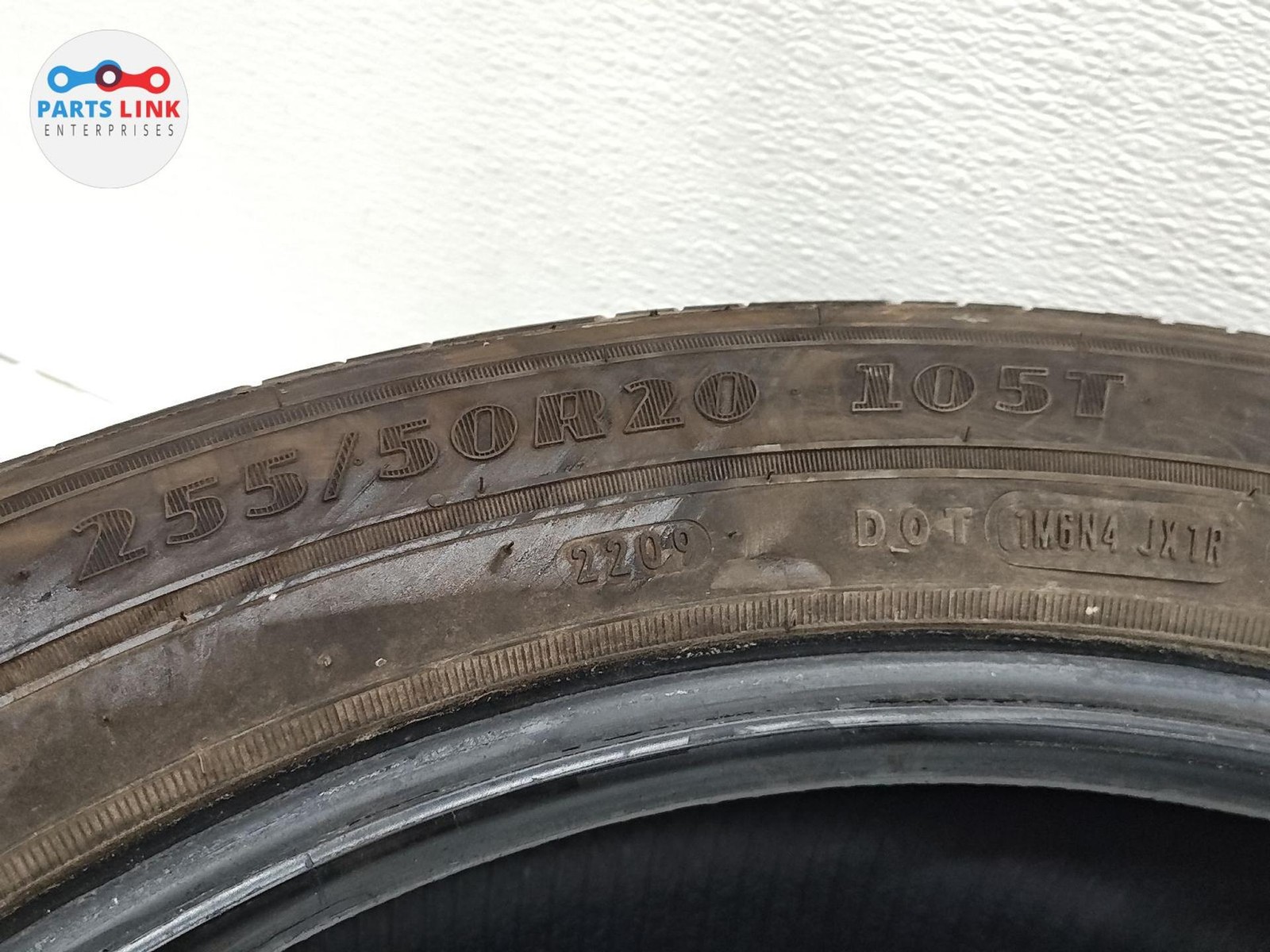 2018-2023 LAND RANGE ROVER VELAR WHEEL TIRE 255/50R20 105T GOODYEAR SET OEM