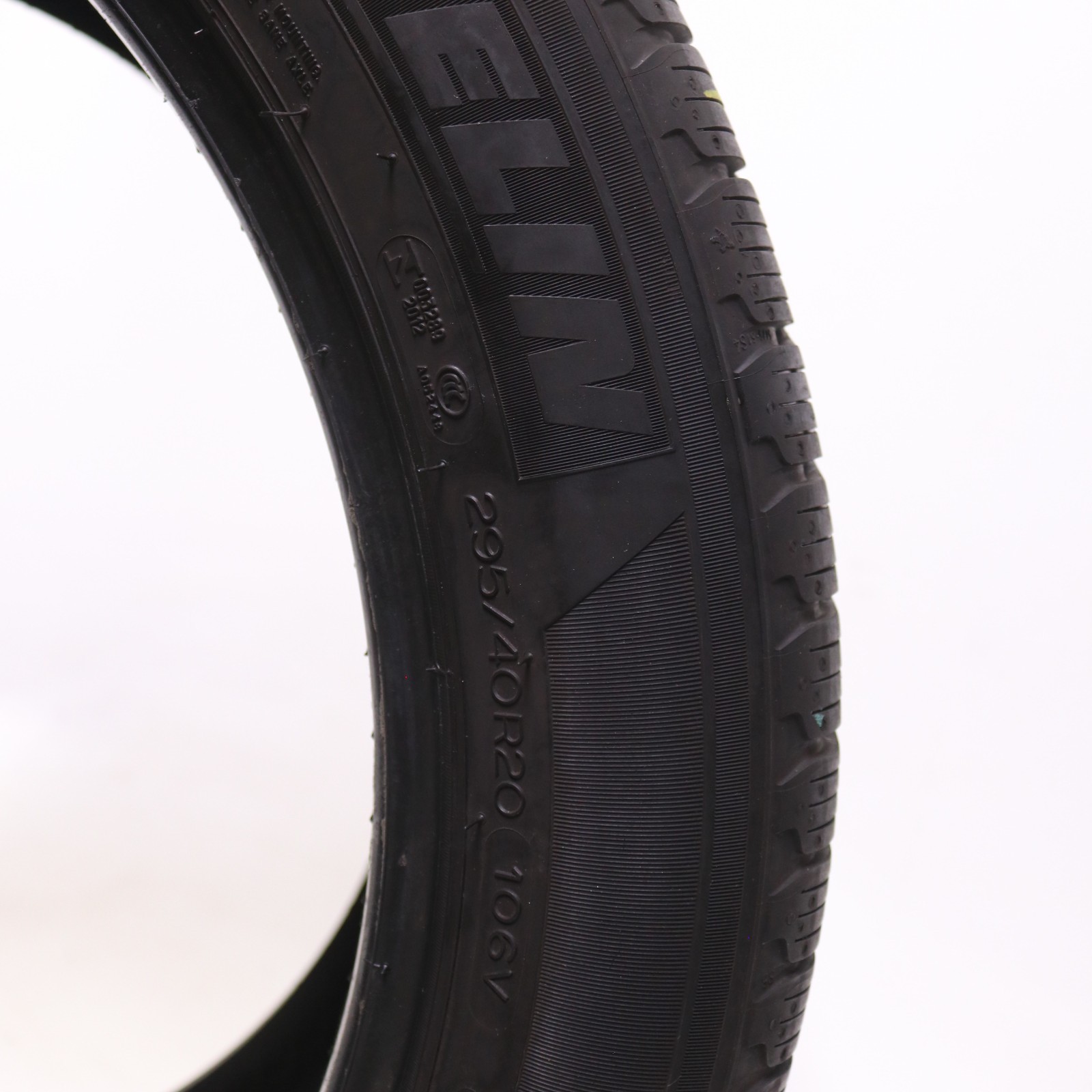 Set of 2 Used 295/40R20 Michelin Latitude Tour HP NO – 106V – 6.5-7/32