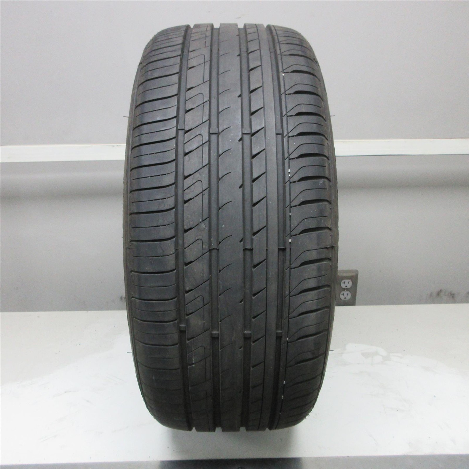 235/50R18 Lancaster LR-66 101W Used Tire (8/32nd) NO PATCHES! (QTY 1)
