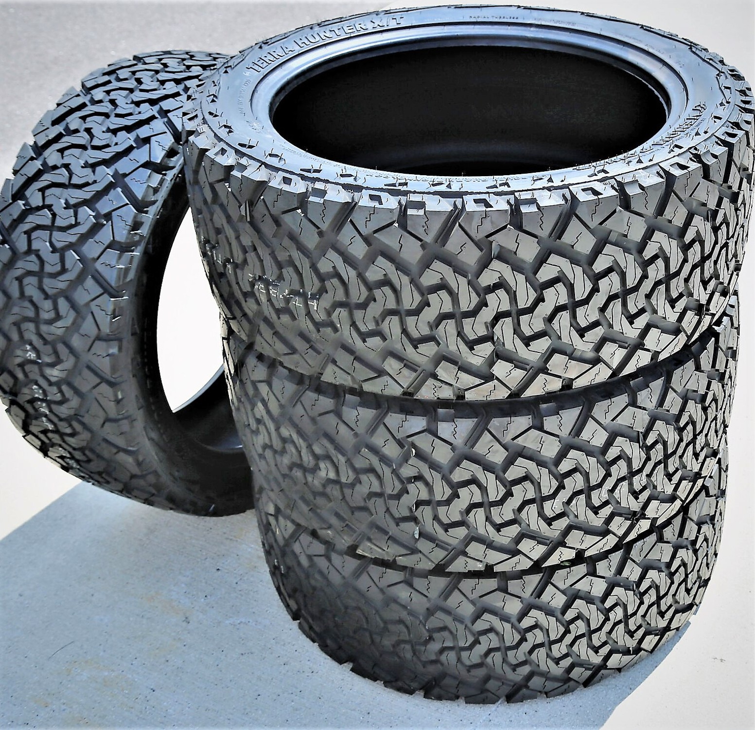 Tire Venom Power Terra Hunter X/T 305/30R26 109V XL XT Extreme Terrain