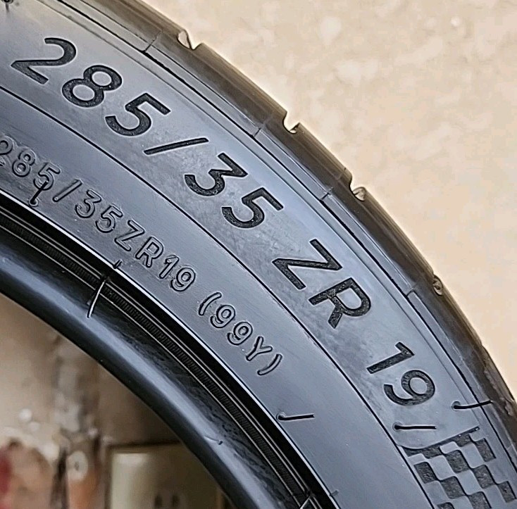 285/35ZR19 99Y Michelin Pilot Sport All Season 4 ZP 8.5/32 DOT 3923 2853519