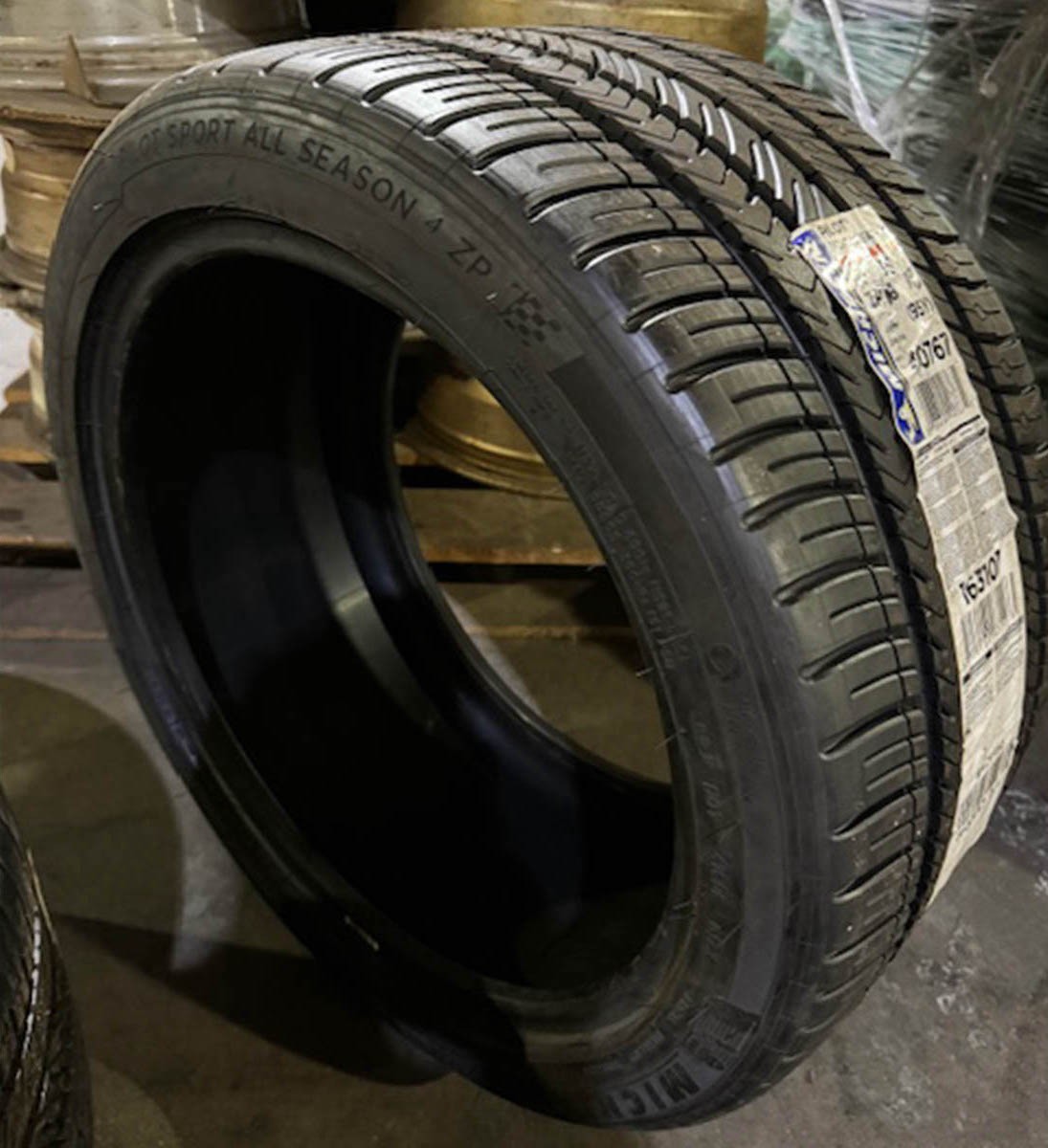 2753518 275/35R18 – 95Y Michelin Pilot Sport A/S 4 (run flat) tire (x2) 10/32