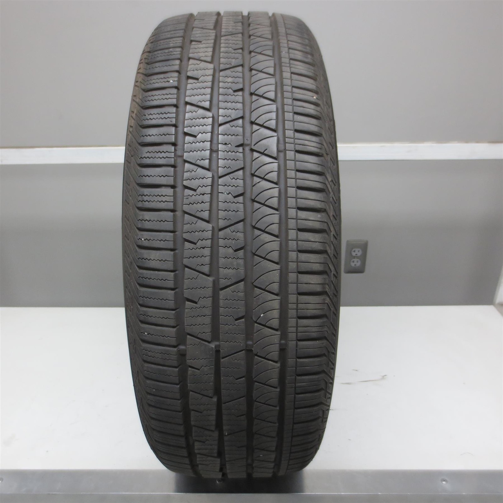 235/55R19 Continental CrossContact LX Sport 101H Used Tire (9/32nd) (QTY 1)