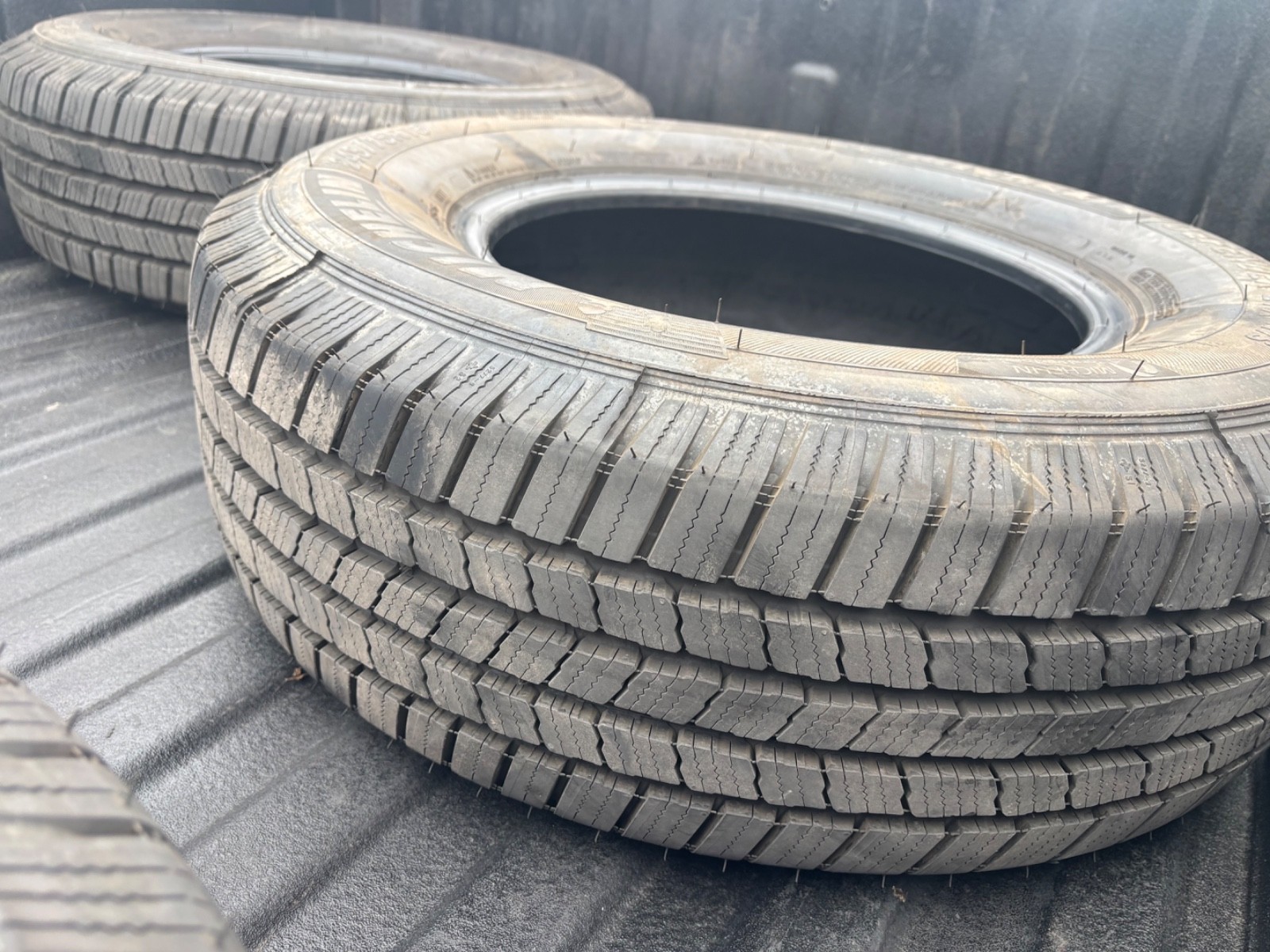 1 Michelin Defender LTX M/S 245/75/16 111T Highway All-Season Tire