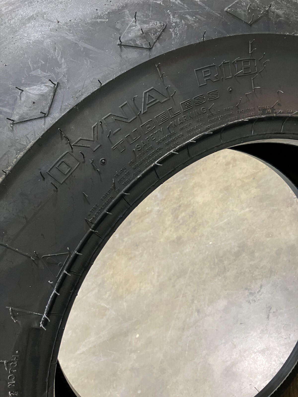 2 New Tires 11.00 24 Goodyear Dyna 4 rib F2M 12 ply Tubeless 11.00×24 8130 8225R
