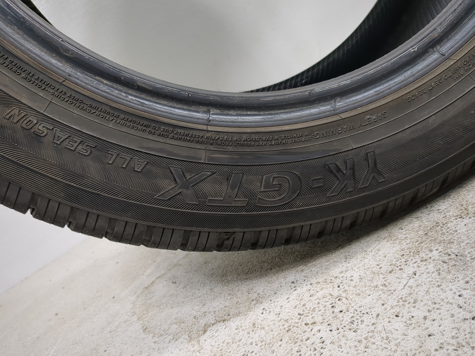 Used Tire 255/55R17 YOKOHAMA YK-GTX ALL SEASON 101V – Tread Depth 9/32