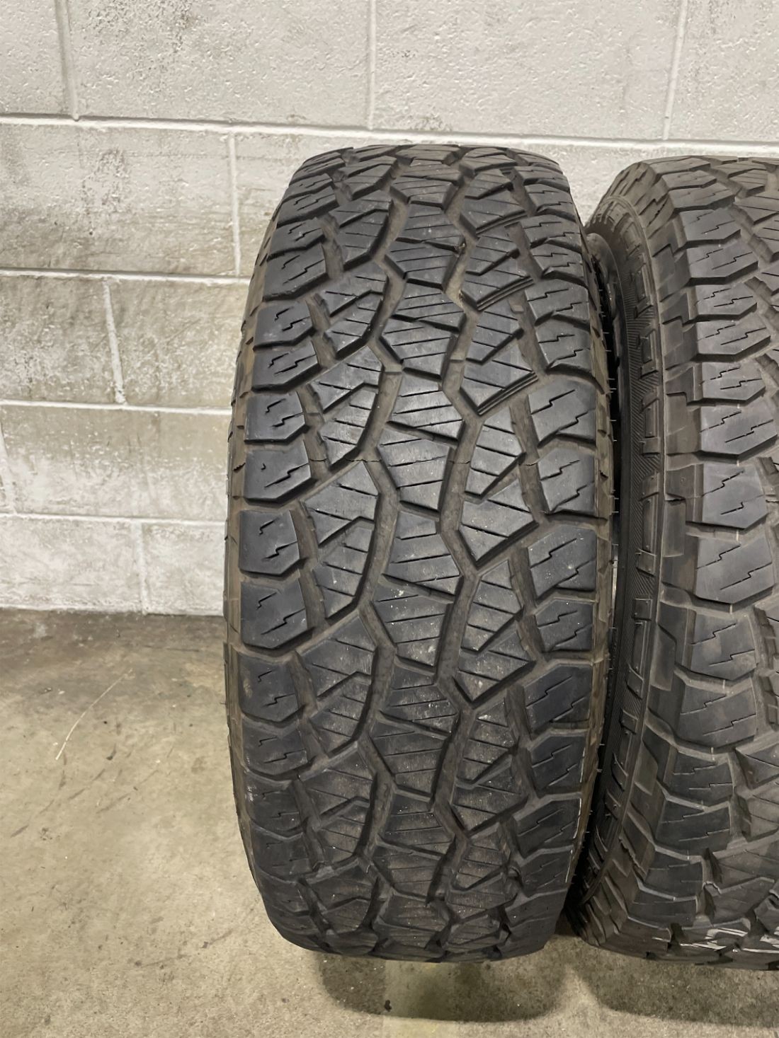 2x P275/65R18 Pathfinder All Terrain 9-10/32 116 T Used Tires 2756518
