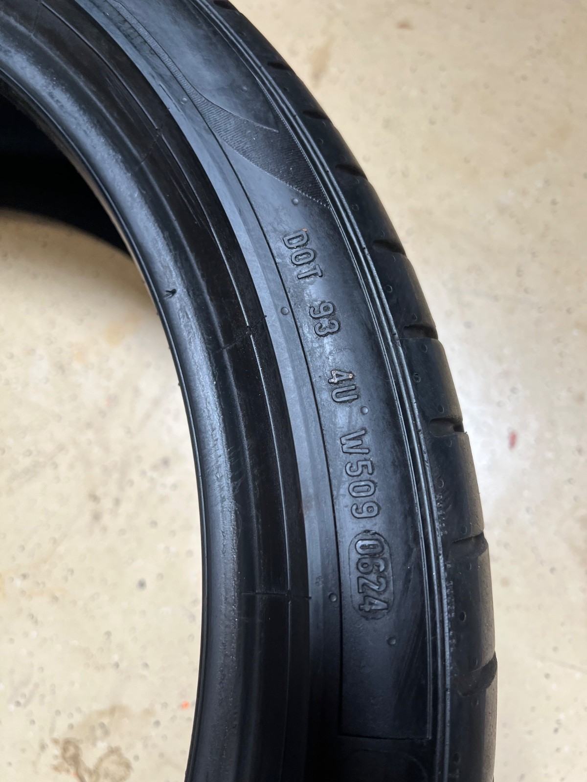 1 – NO REPAIRS 225/40R19 XL (93Y) Pirelli P Zero PZ4 RSC (*) BMW OEM – 7120