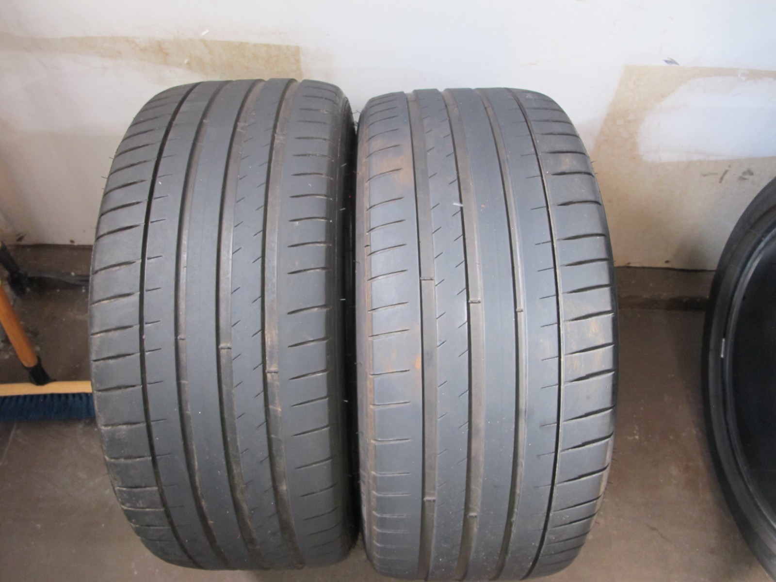 Used 255/40ZR20 Michelin Pilot Sport All Season 4 – 101Y – 4.5-5/32 One Plugged