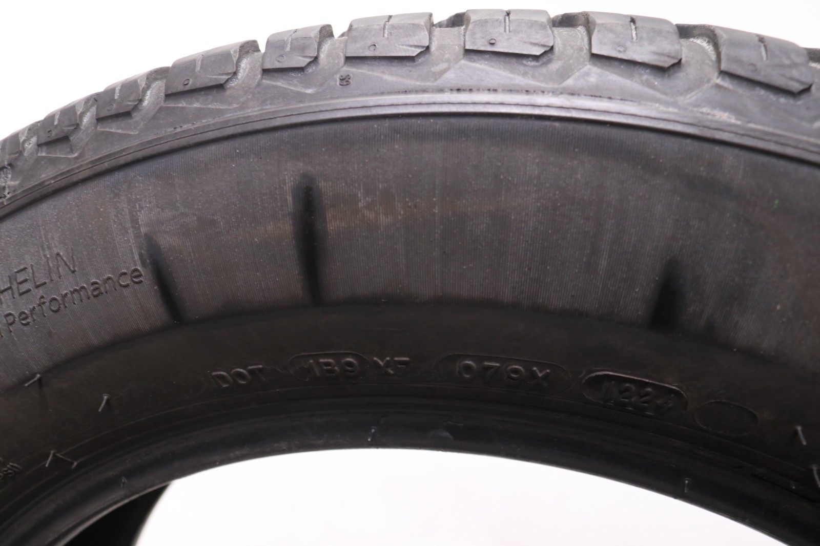 Set of 4 Used 235/60R18 Michelin CrossClimate 2 – 107V – 6-7/32 No Repairs