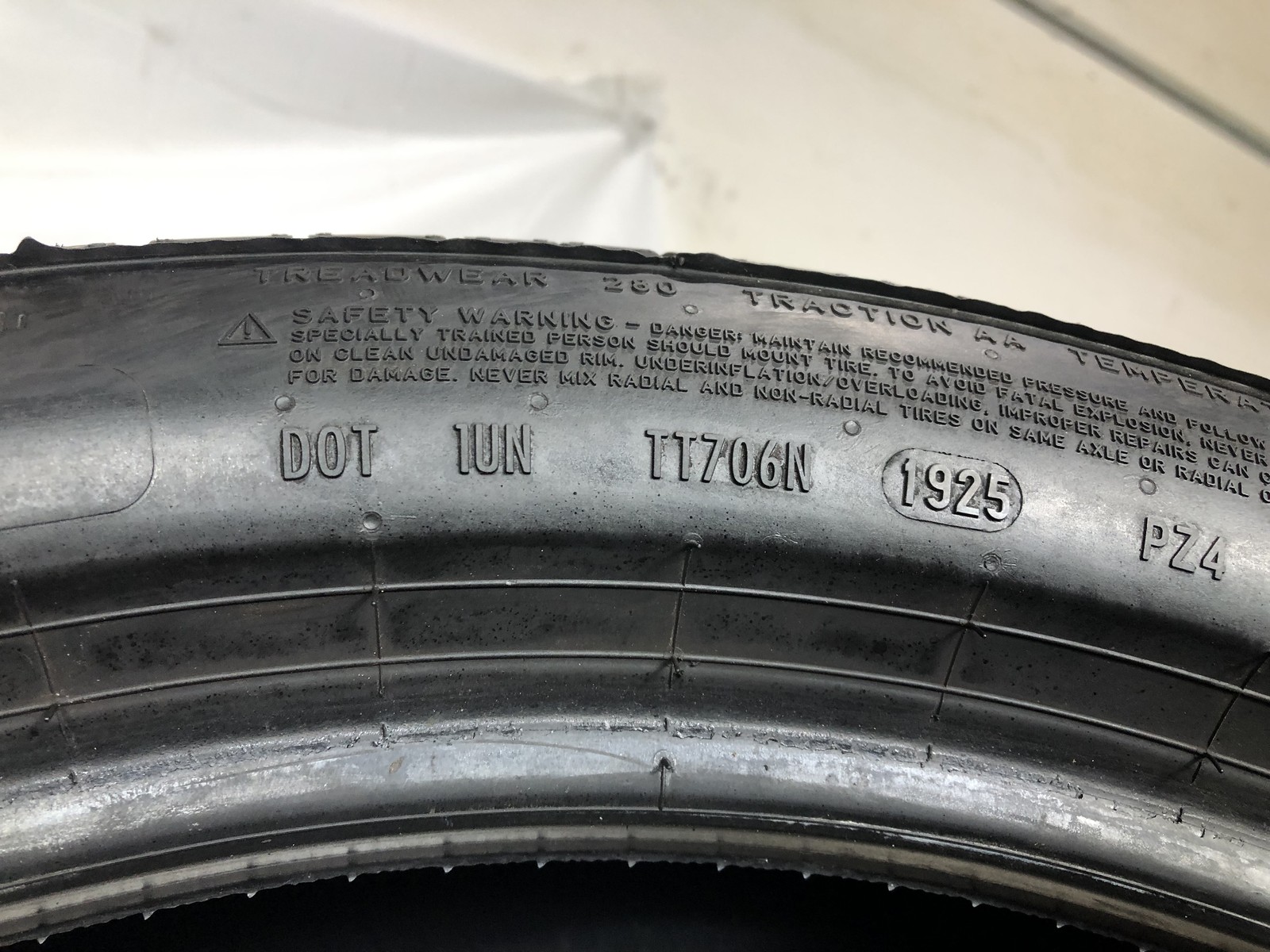 [1] Pirelli P Zero PZ4 Run Flat P315/35R22 315 35 22 Tire 8.25/32