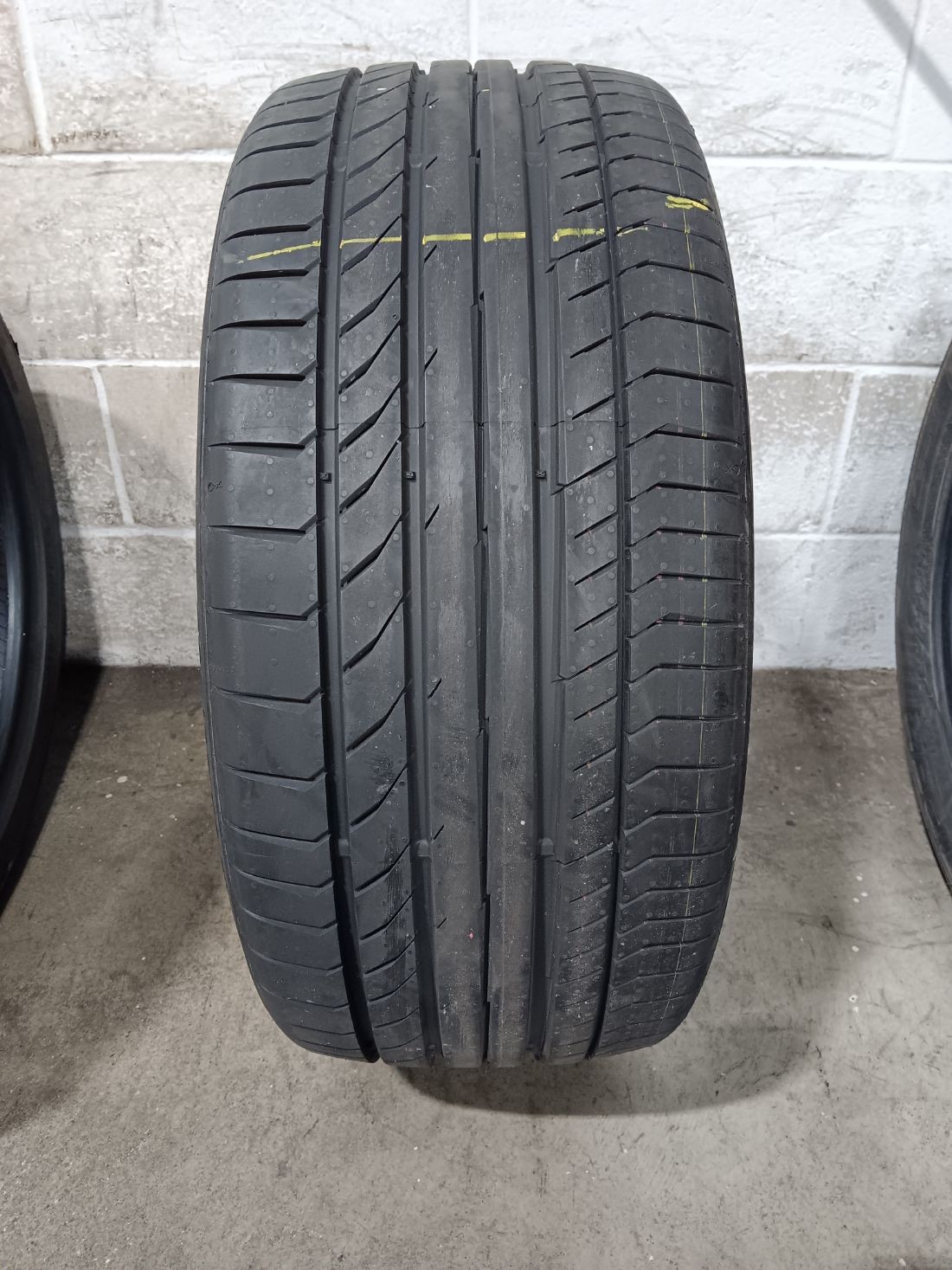 1x P265/35R21 Continental ContiSportContact 5P TO 8/32 101 Y Used Tire 2653521