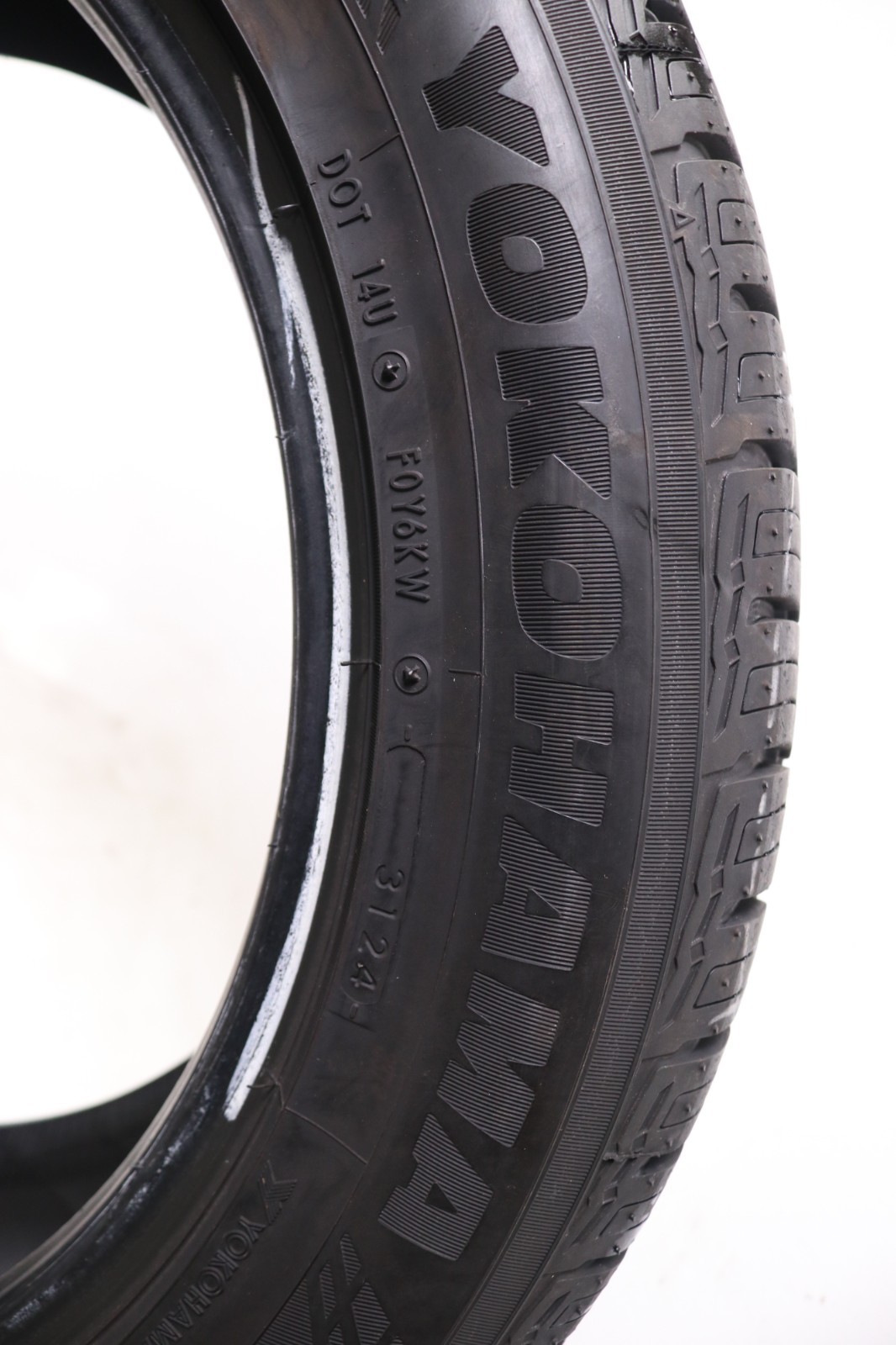 Set of 4 Used 235/55R19 Yokohama YK-CTX – 105V – 9-10/32
