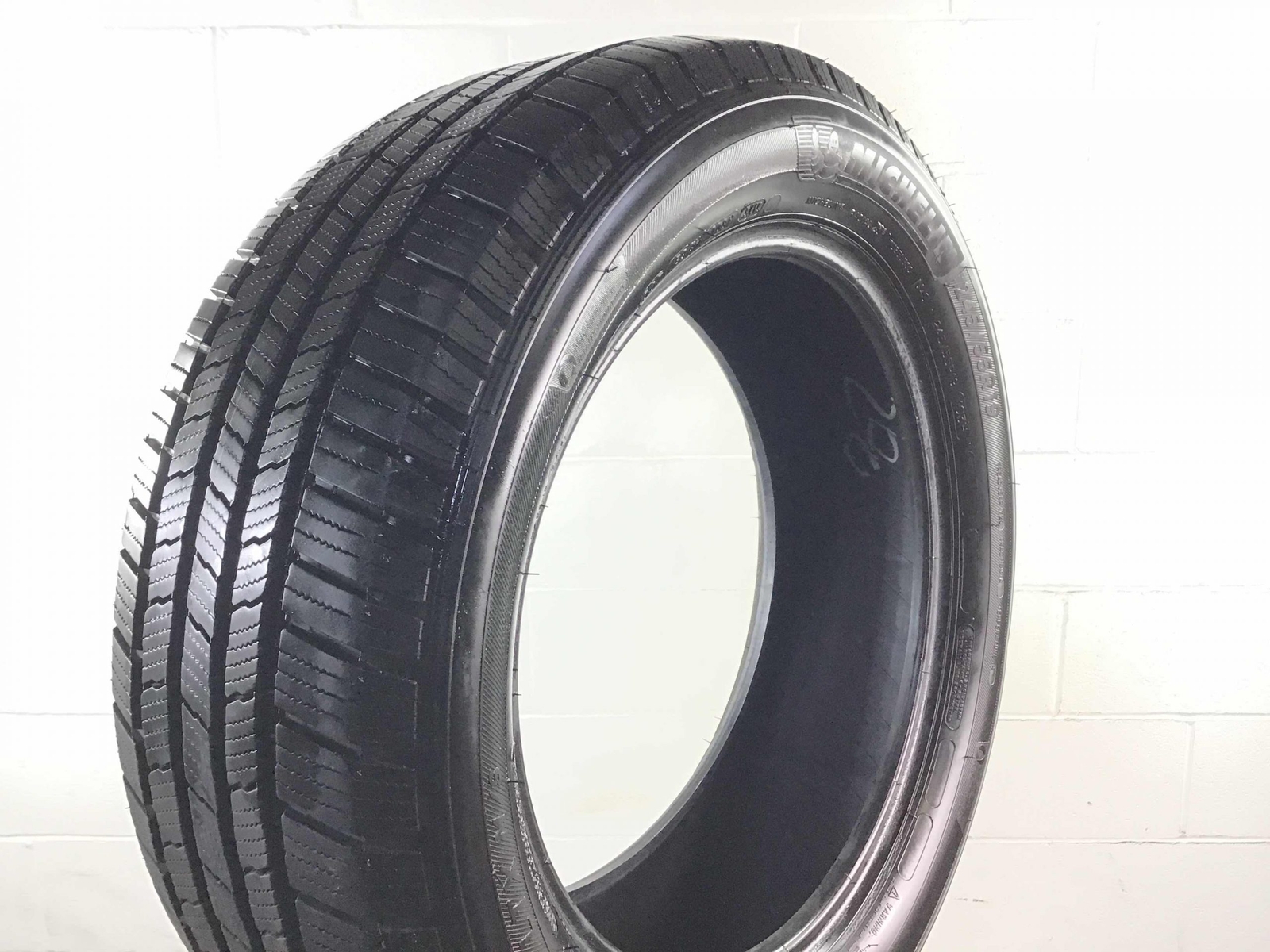 P245/55R19 Michelin Defender LTX M/S 103 H Used 9/32nds