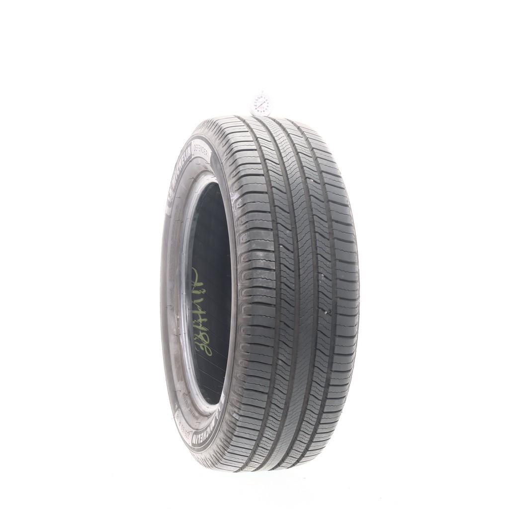 Set of (4) Used 235/60R18 Michelin Defender 2 107H – 9-10/32