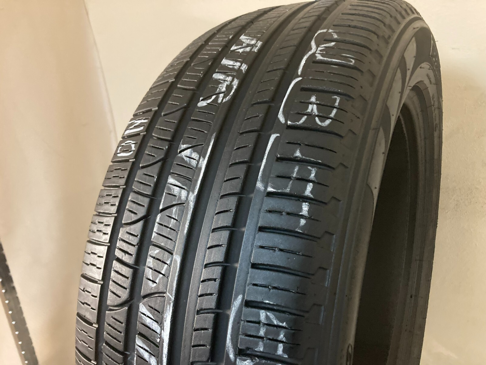 1 Tire 235 55 19 Pirelli Scorpion Verde N0 (7.00-7.80/32 Tread) All Season 101V
