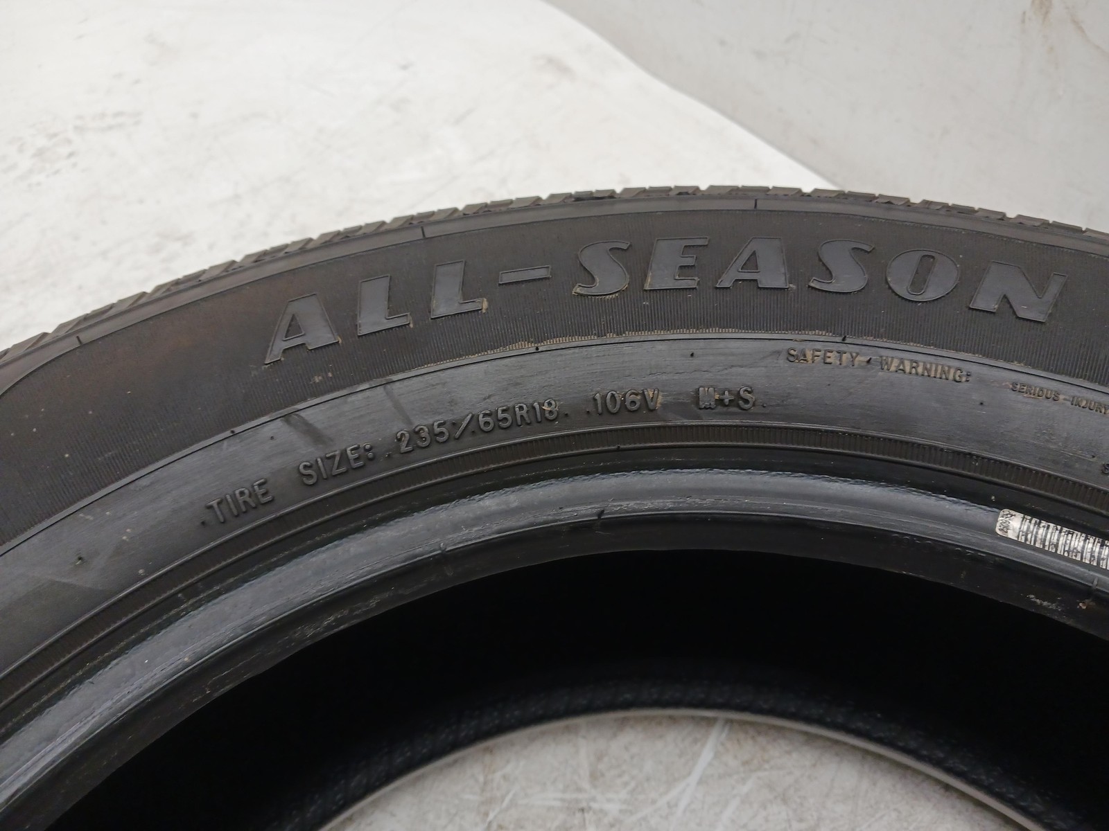 2015-2025 Infiniti QX60 Tire GoodYear Reliant All-Season 235/65 R18 OEM