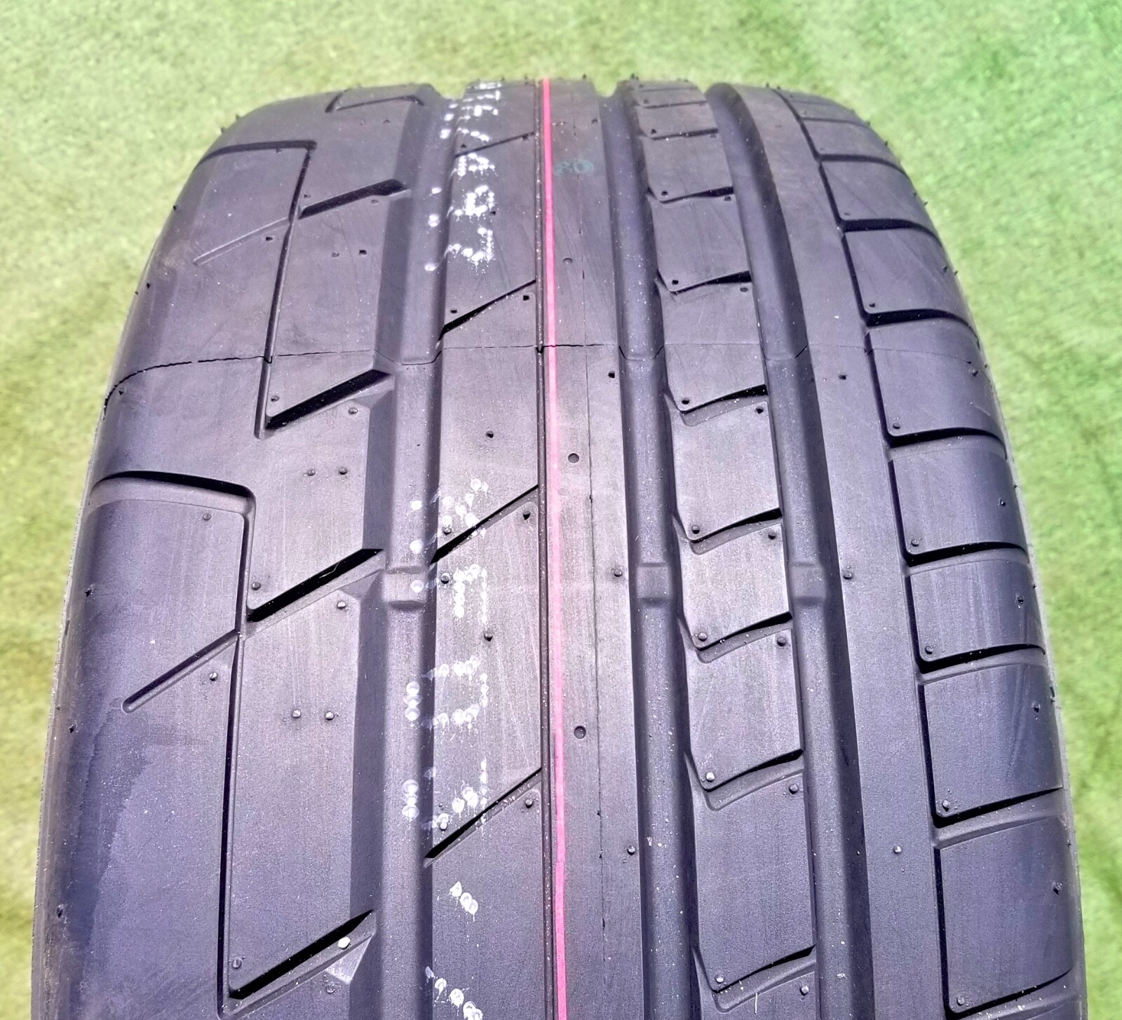 255/40ZRF20 Bridgestone Potenza RE070R Tire RFT 255 40 20 Nissan GTR 255/40R20