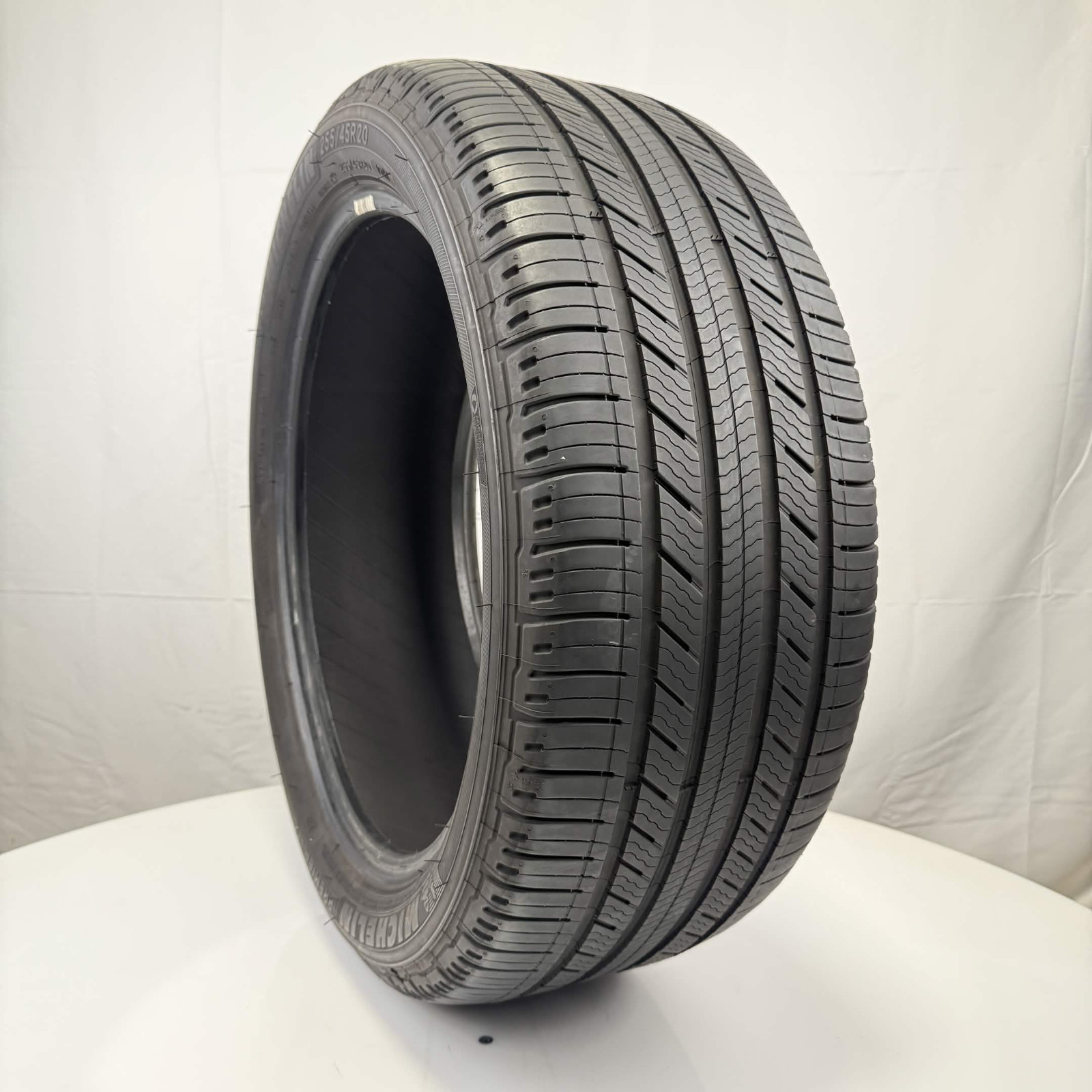 Used 255/45R20 Michelin Premier LTX AO 101H 7.5/32 (DOT 24)